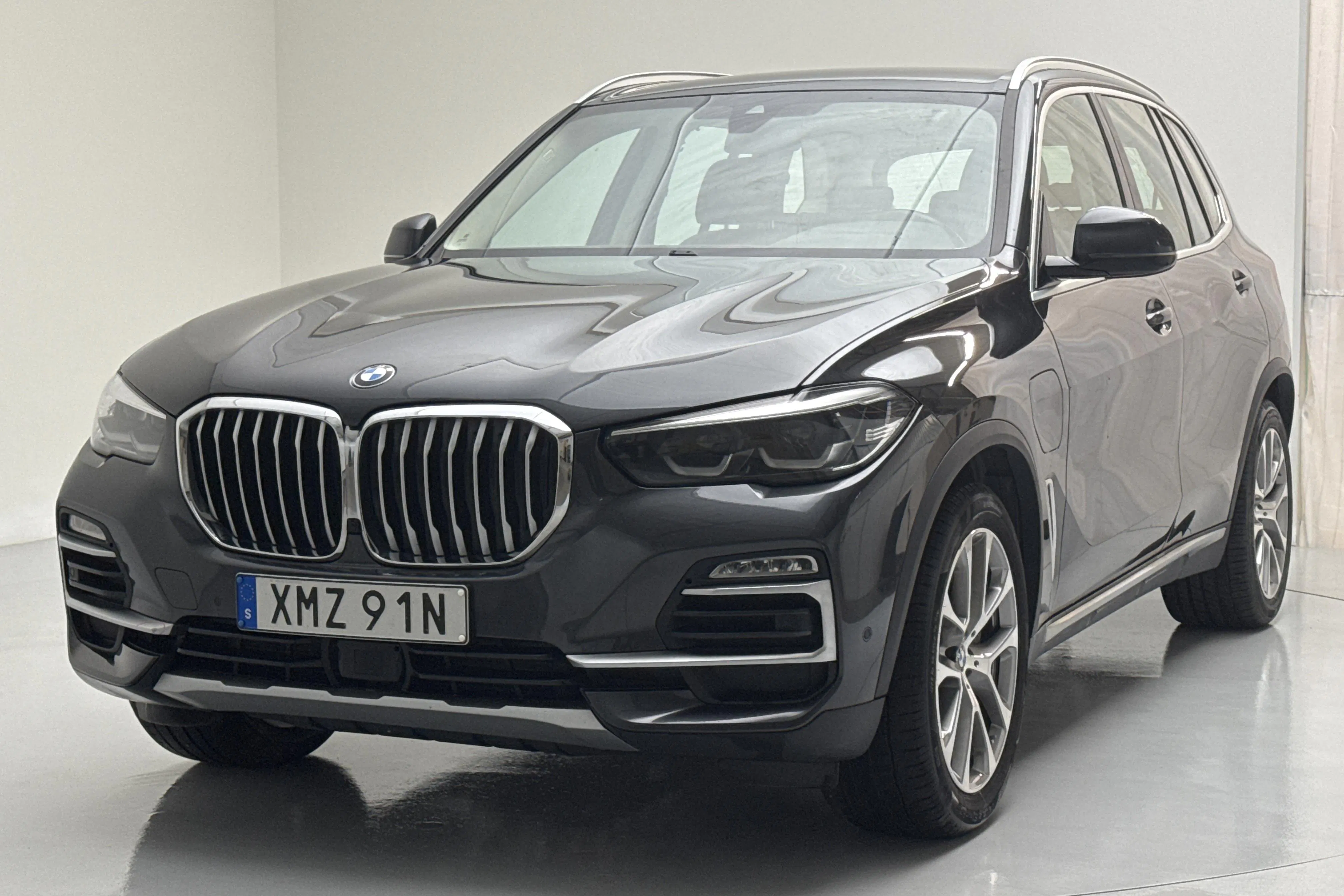 Presentation photo 1 of 19: BMW X5 xDrive45e, G05 (394hk) - 170 090 km - Automatic - gray - 2021