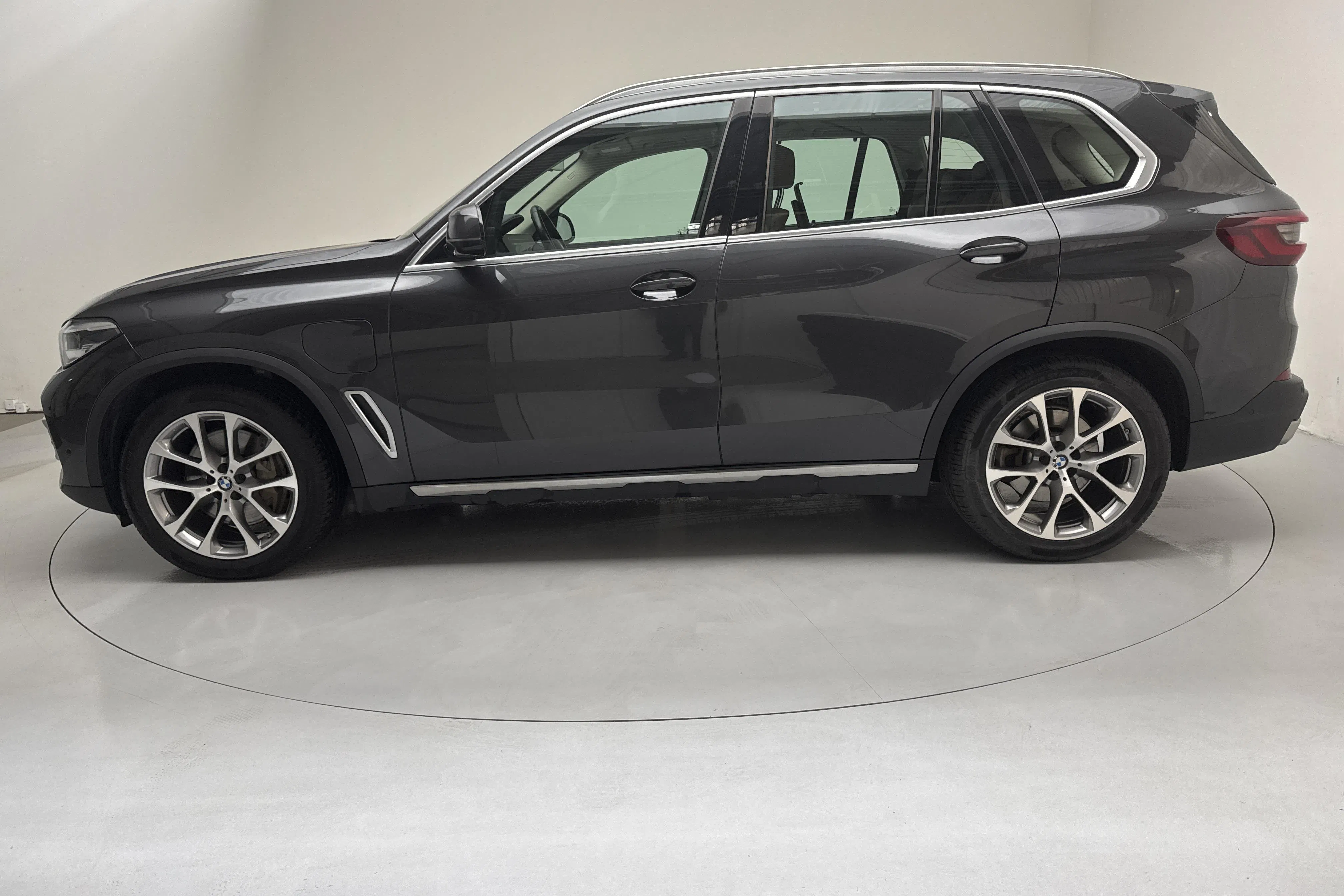 Presentation photo 2 of 19: BMW X5 xDrive45e, G05 (394hk) - 170 090 km - Automatic - gray - 2021