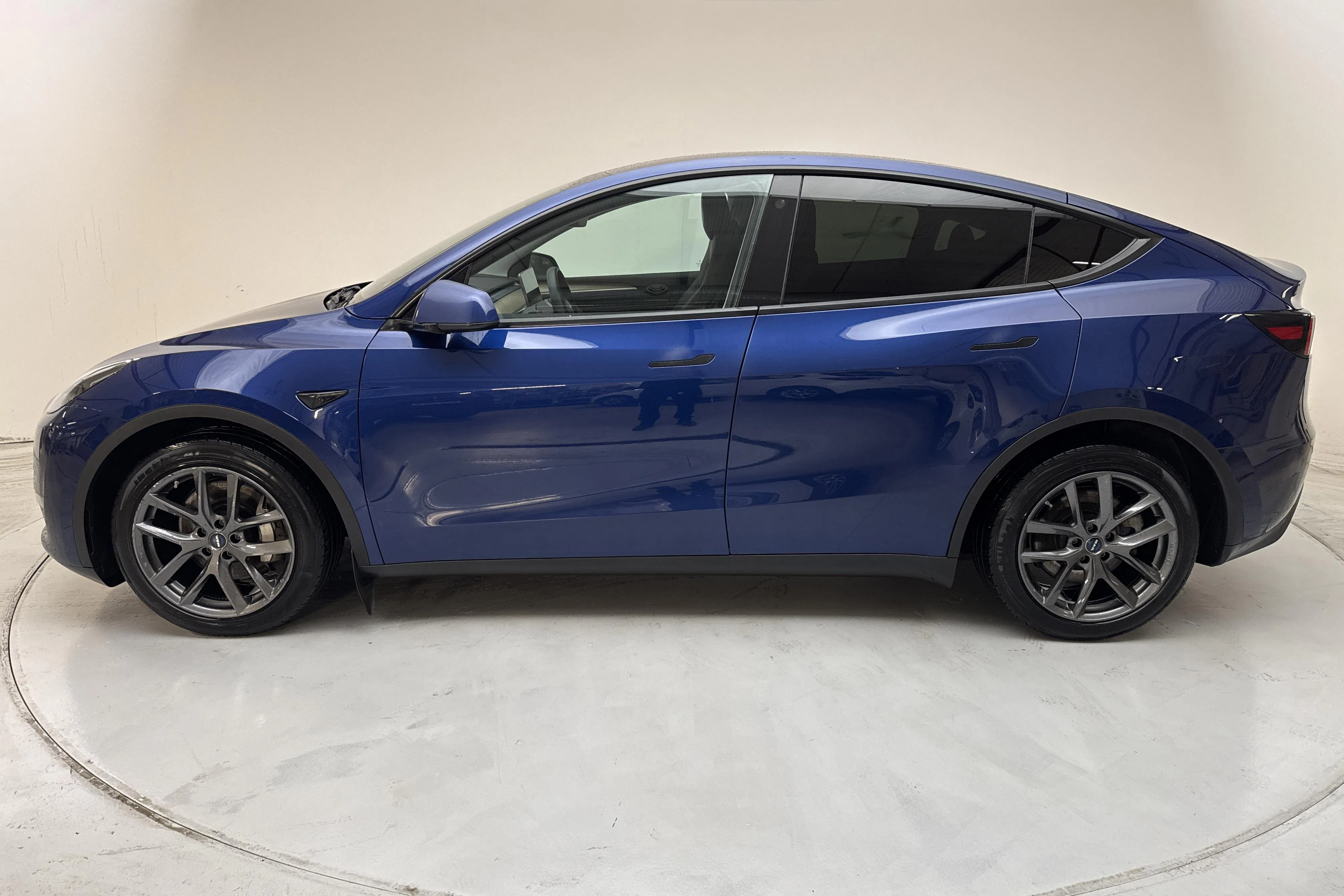 Presentation photo 2 of 18: Tesla Model Y Long Range Dual Motor AWD - 166 870 km - Automatic - blue - 2021