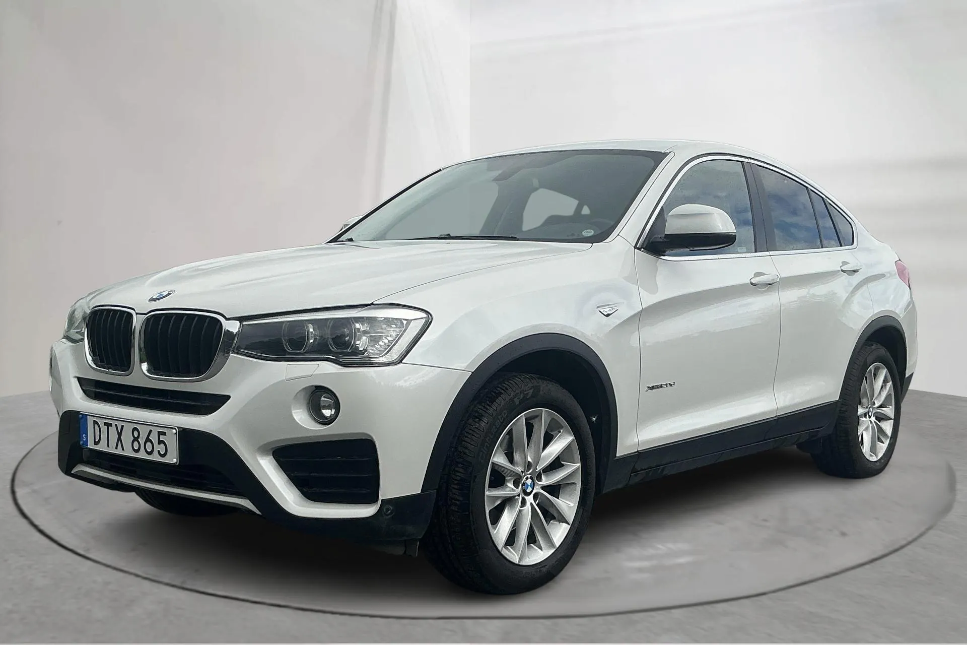 Presentationsfoto 1 av 15: BMW X4 xDrive 20d, F26 (190hk) - 10 558 mil - Automat - vit - 2015