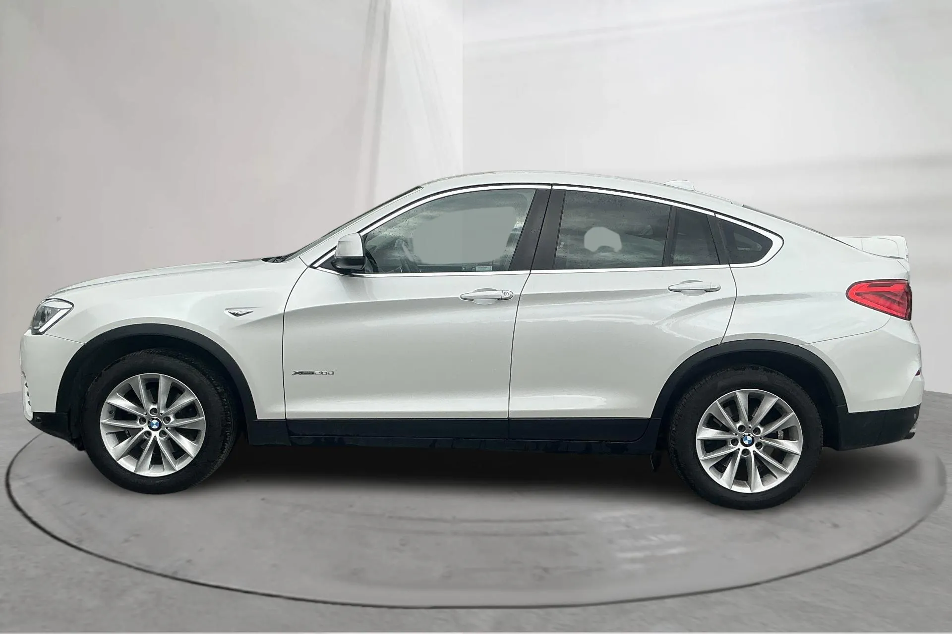 Presentationsfoto 2 av 15: BMW X4 xDrive 20d, F26 (190hk) - 10 558 mil - Automat - vit - 2015