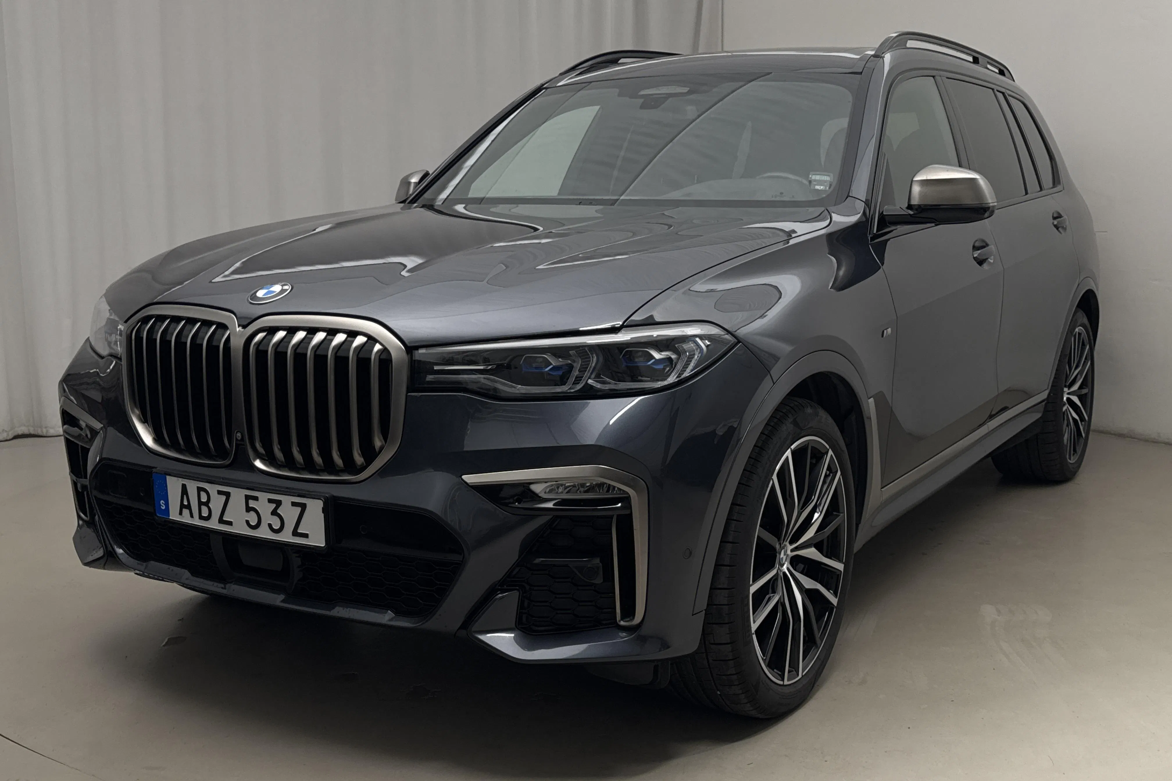 Presentationsfoto 1 av 31: BMW X7 M50i, G07 (530hk) - 12 304 mil - Automat - Mörkgrå - 2022
