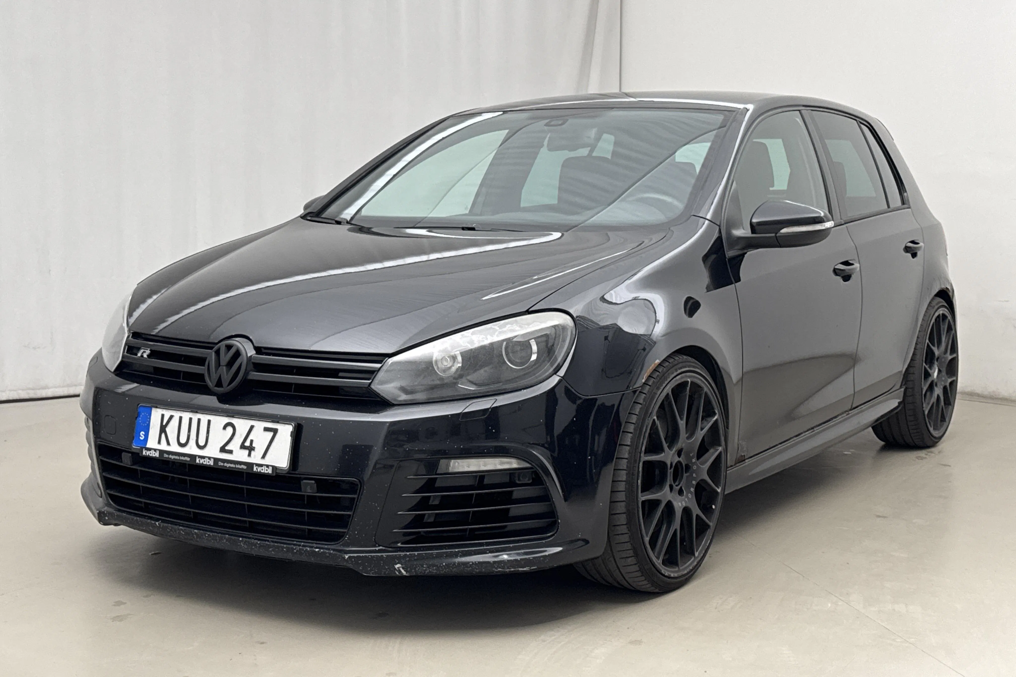Presentationsfoto 1 av 15: VW Golf VI R 4-MOTION 5dr (270hk) - 21 416 mil - Automat - svart - 2011