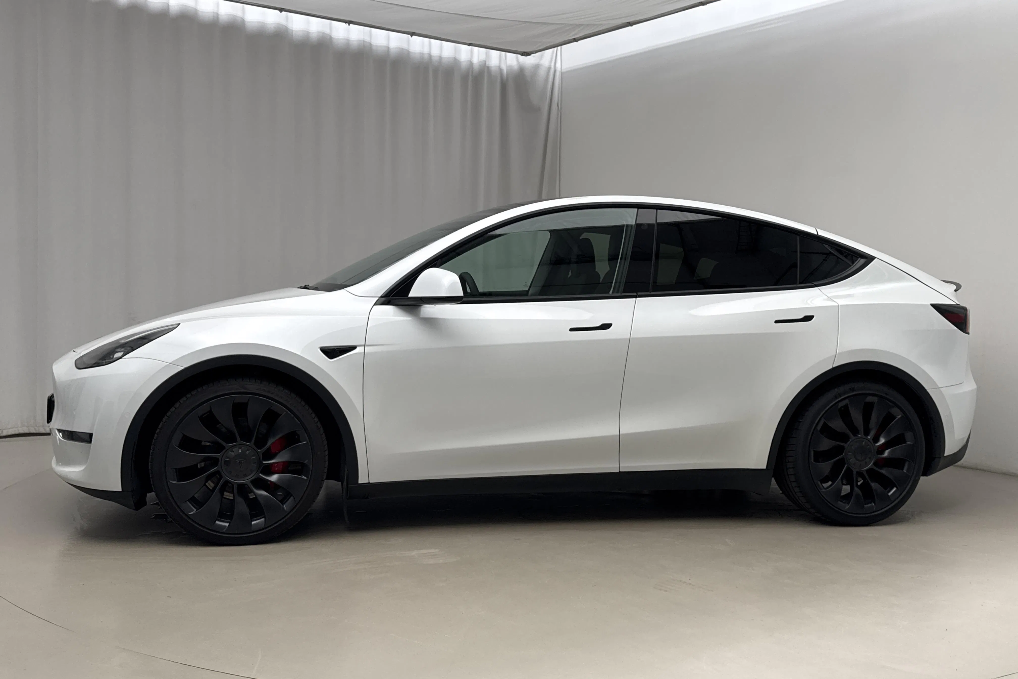 Presentation photo 2 of 22: Tesla Model Y Performance Dual Motor AWD - 86 060 km - Automatic - white - 2022
