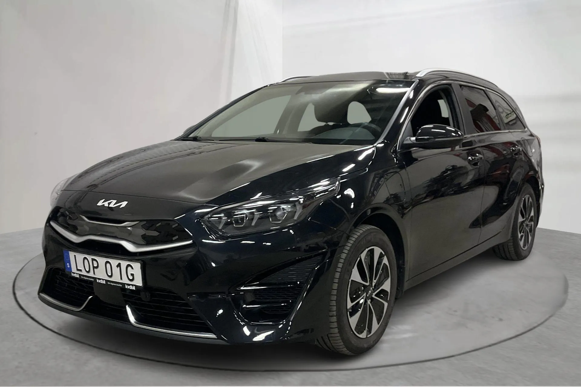 Presentationsfoto 1 av 20: KIA Ceed 1.6 Plug-in Hybrid SW (141hk) - 3 426 mil - Automat - svart - 2024