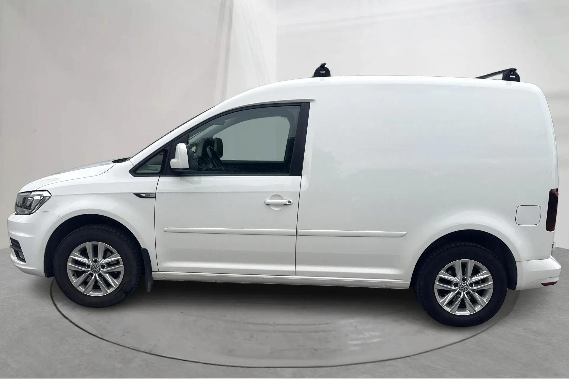 Presentationsfoto 2 av 15: VW Caddy 1.4 TGI Skåp (110hk) - 7 499 mil - Manuell - vit - 2020