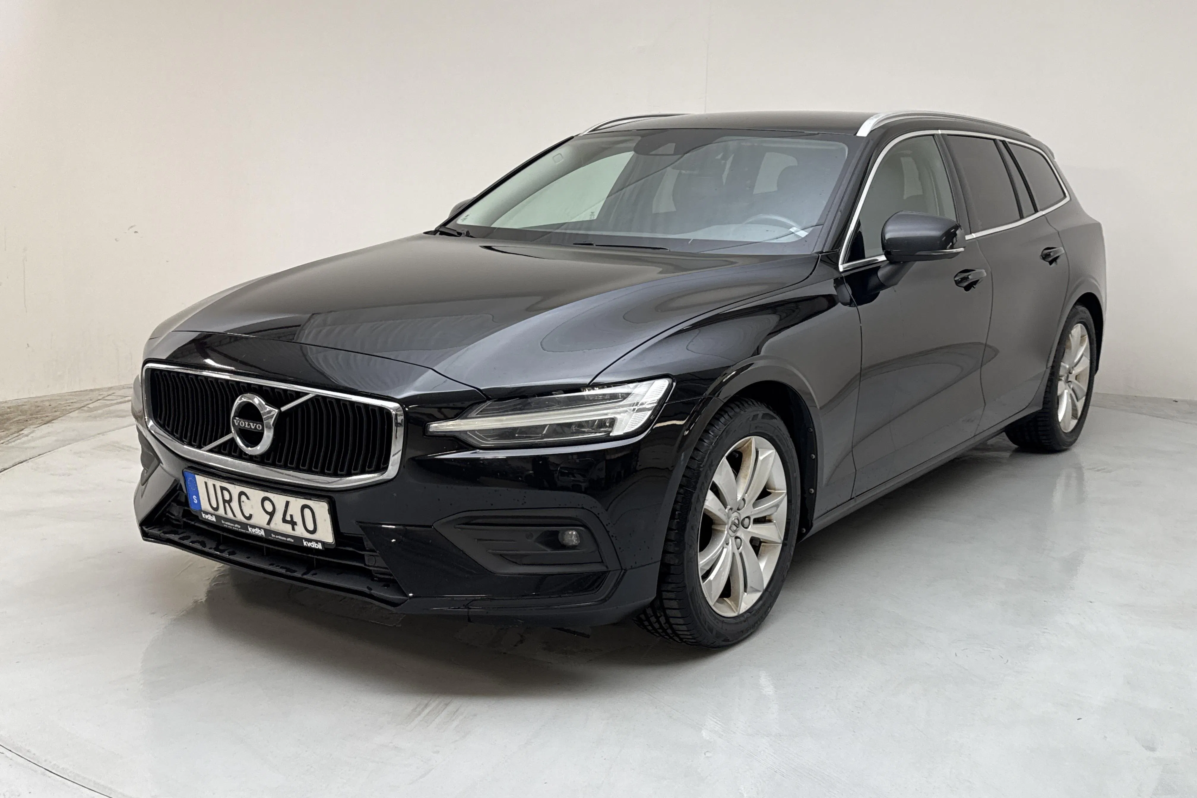 Presentationsfoto 1 av 13: Volvo V60 D3 (150hk) - 18 217 mil - Automat - svart - 2019
