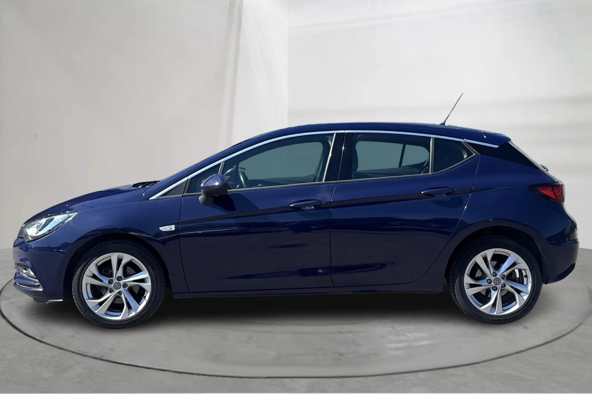 Presentation photo 2 of 13: Opel Astra 1.0 Turbo ECOTEC 5dr (105hk) - 163 240 km - Manual - blue - 2016