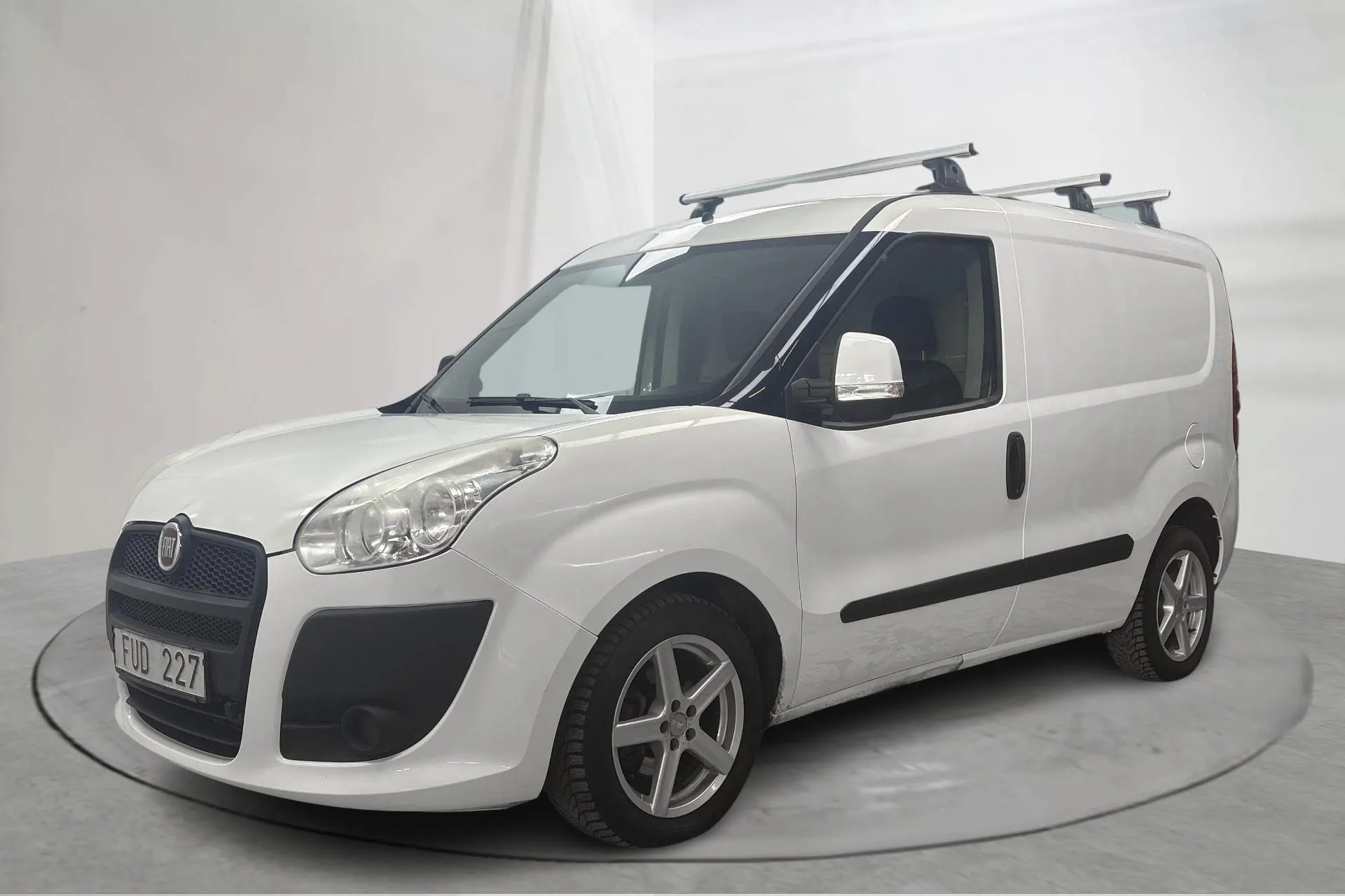 Presentationsfoto 1 av 14: Fiat Doblo Cargo 1.3 Multijet (90hk) - 16 051 mil - Manuell - vit - 2013