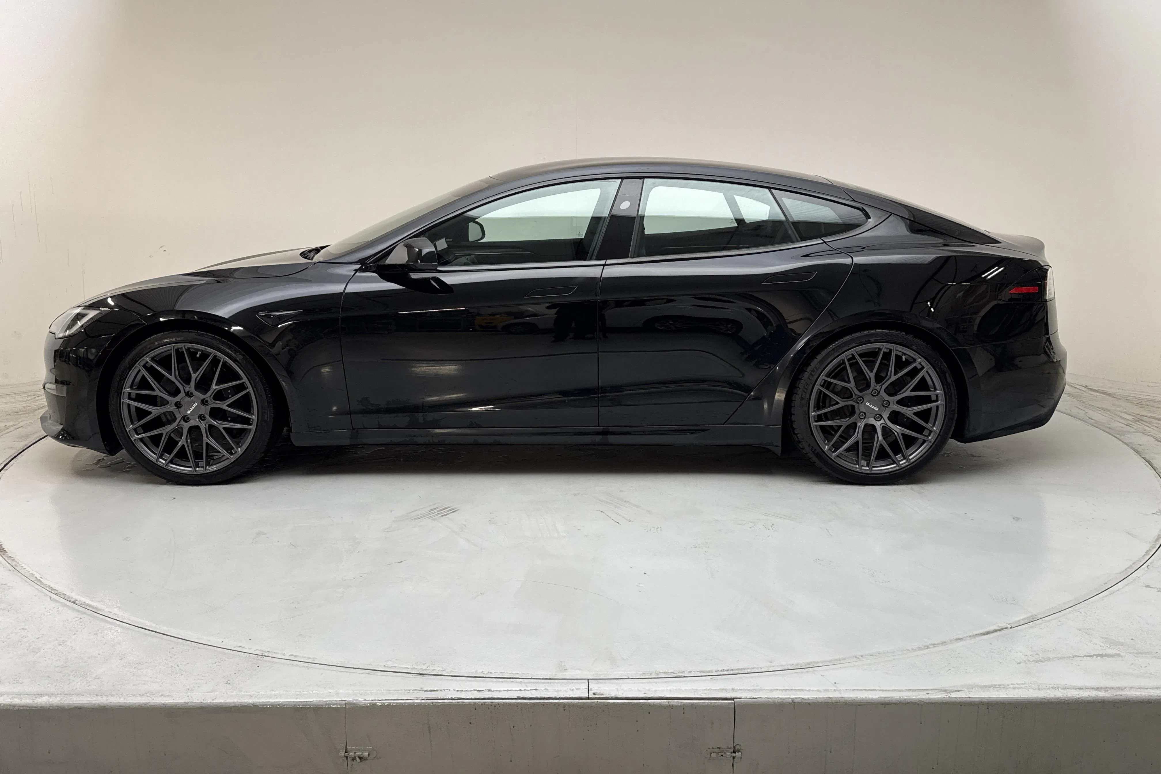 Presentationsfoto 2 av 22: Tesla Model S Dual Motor Long Range AWD - 4 617 mil - Automat - svart - 2023