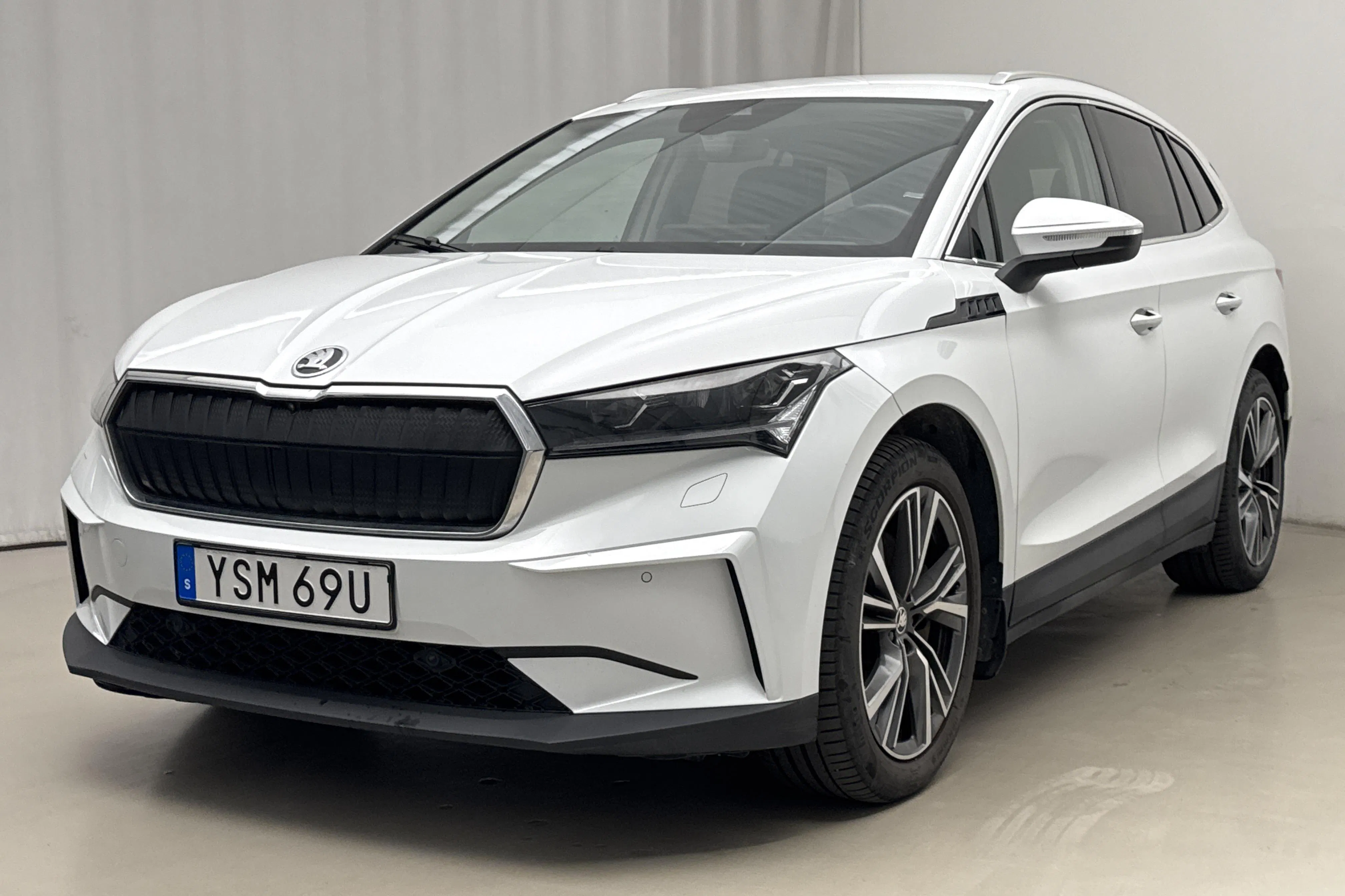 Presentationsfoto 1 av 23: Skoda Enyaq iV 80x (265hk) - 12 660 mil - Automat - vit - 2022