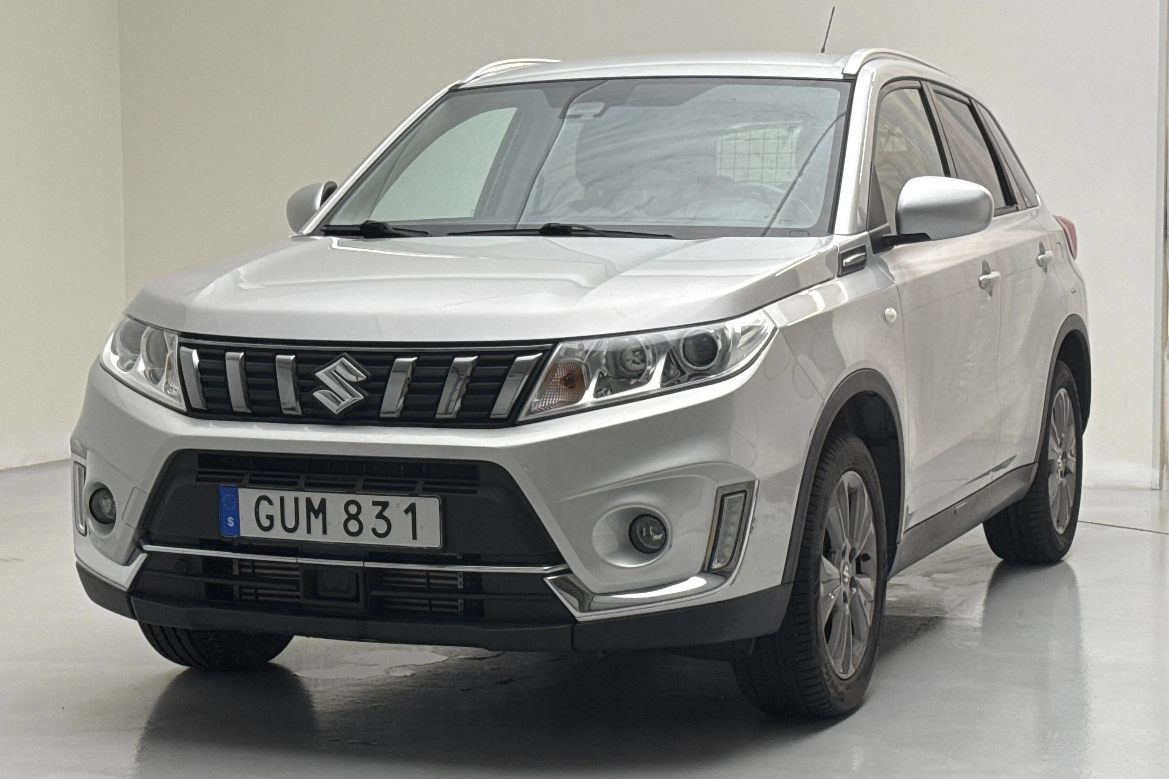 Presentationsfoto 1 av 13: Suzuki Vitara 1.0 Allgrip 4x4 (112hk) - 12 794 mil - Manuell - silver - 2019