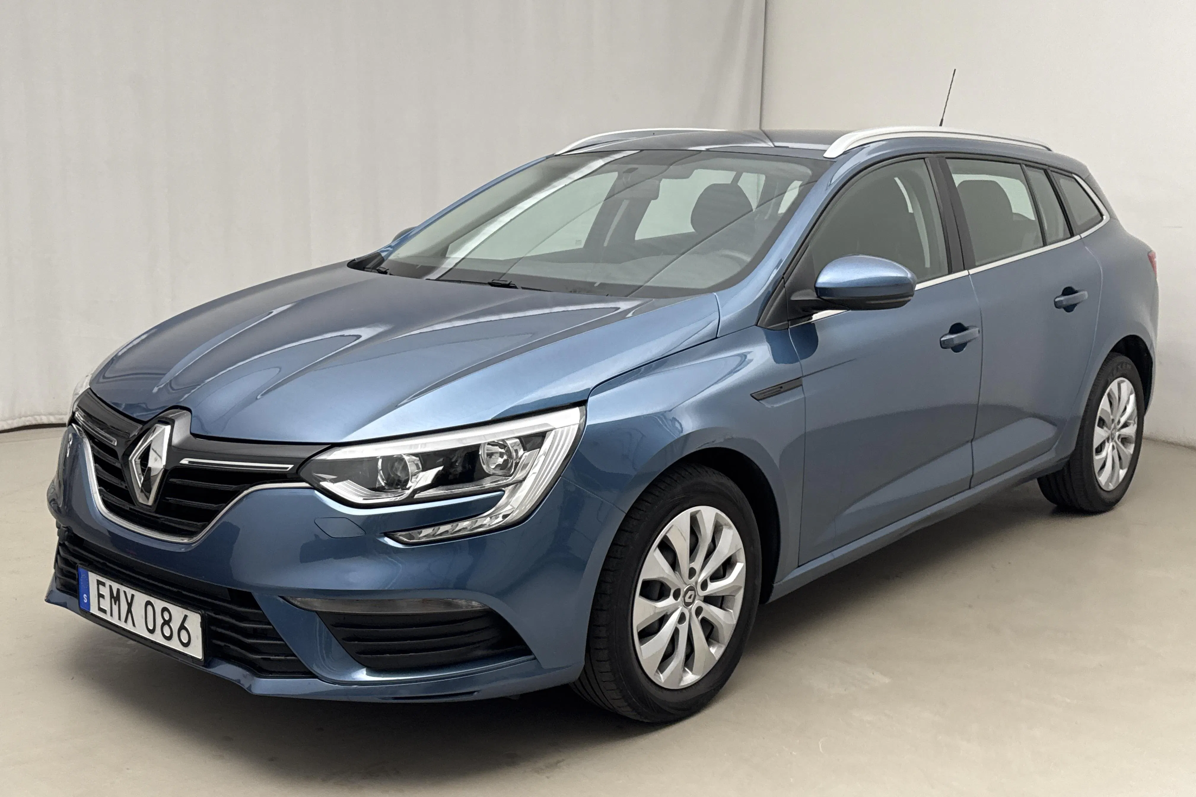 Presentationsfoto 1 av 12: Renault Mégane 1.2 TCe Sport Tourer (100hk) - 5 218 mil - Manuell - Ljusblå - 2018
