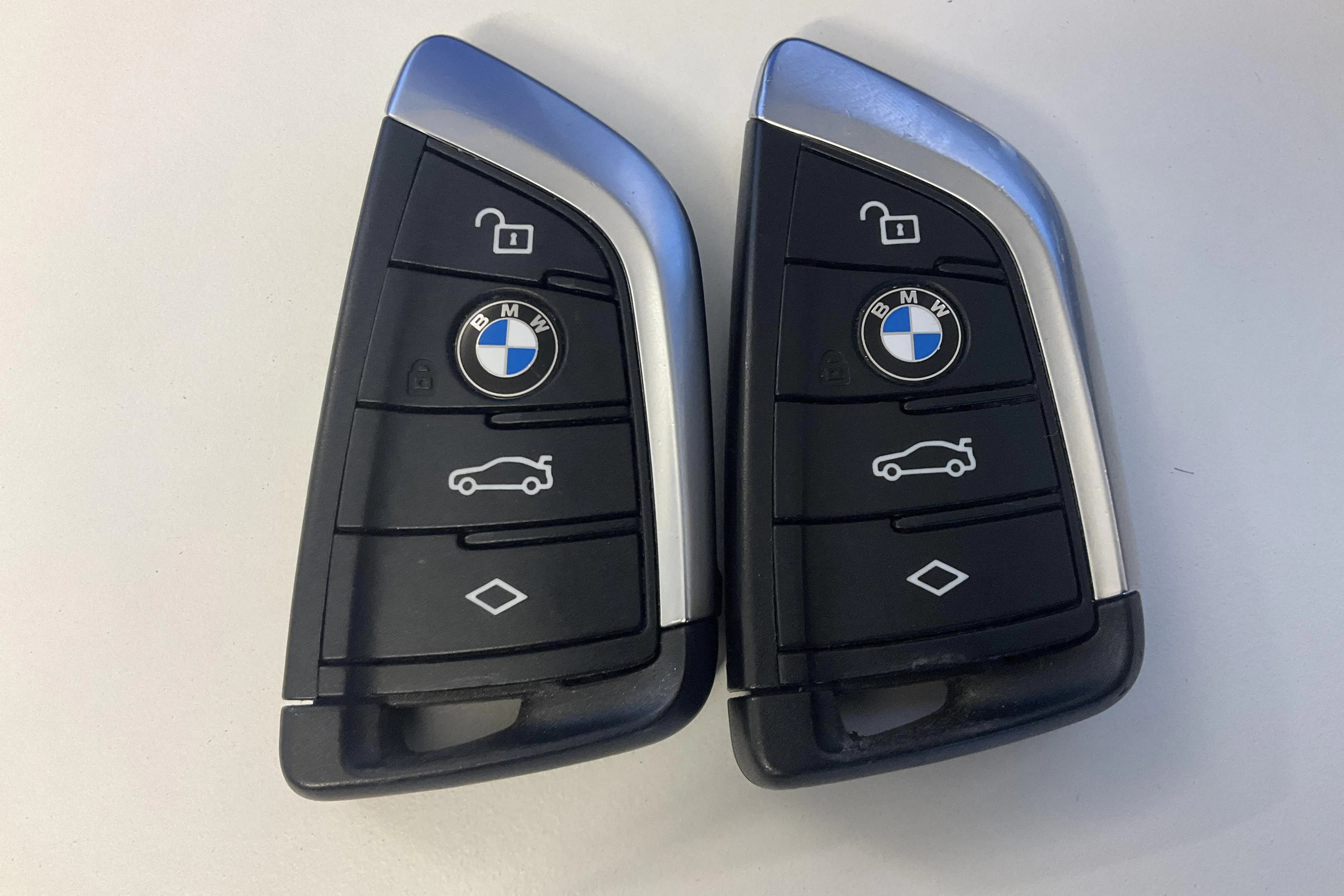 Presentationsfoto 22 av 22: BMW 530e Sedan, G30 12kWh LCI (292hk) - 13 581 mil - Automat - vit - 2021