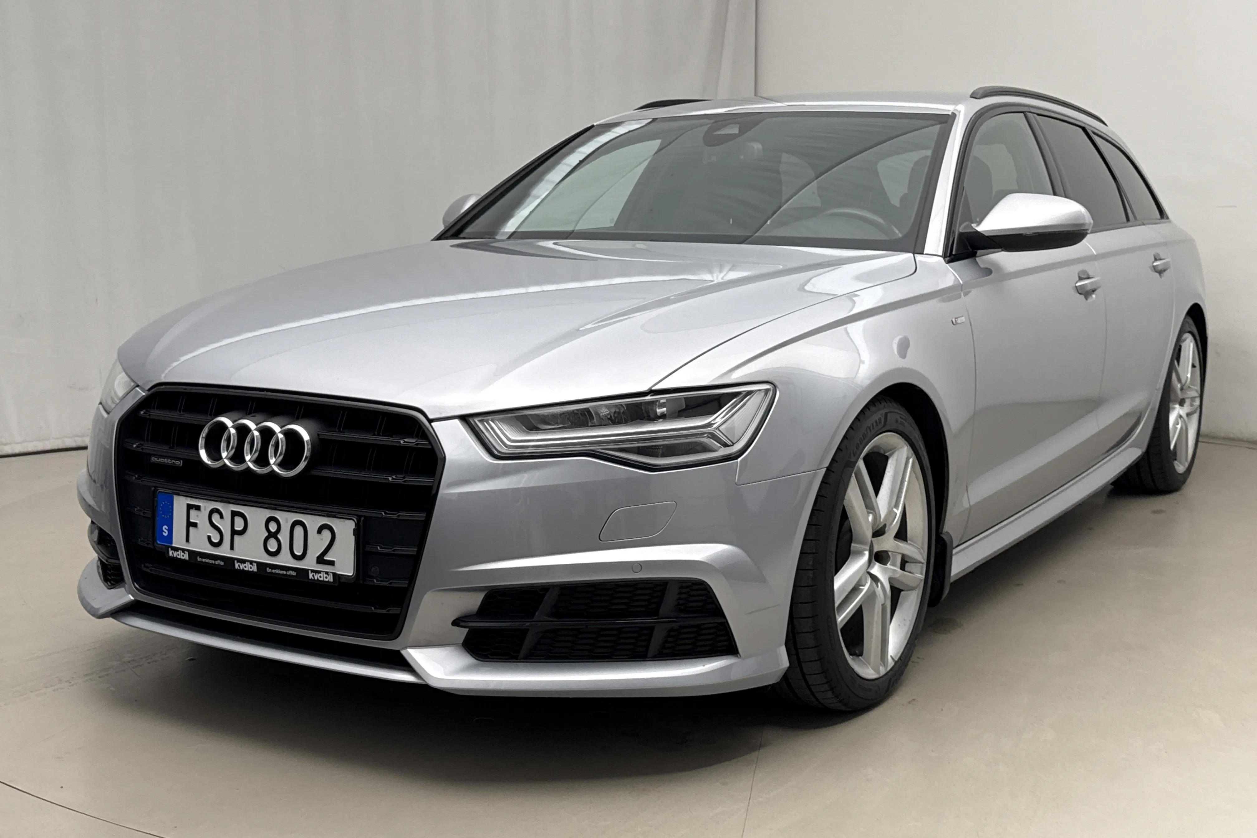 Presentationsfoto 1 av 17: Audi A6 2.0 TDI Avant quattro (190hk) - 7 863 mil - Automat - silver - 2018