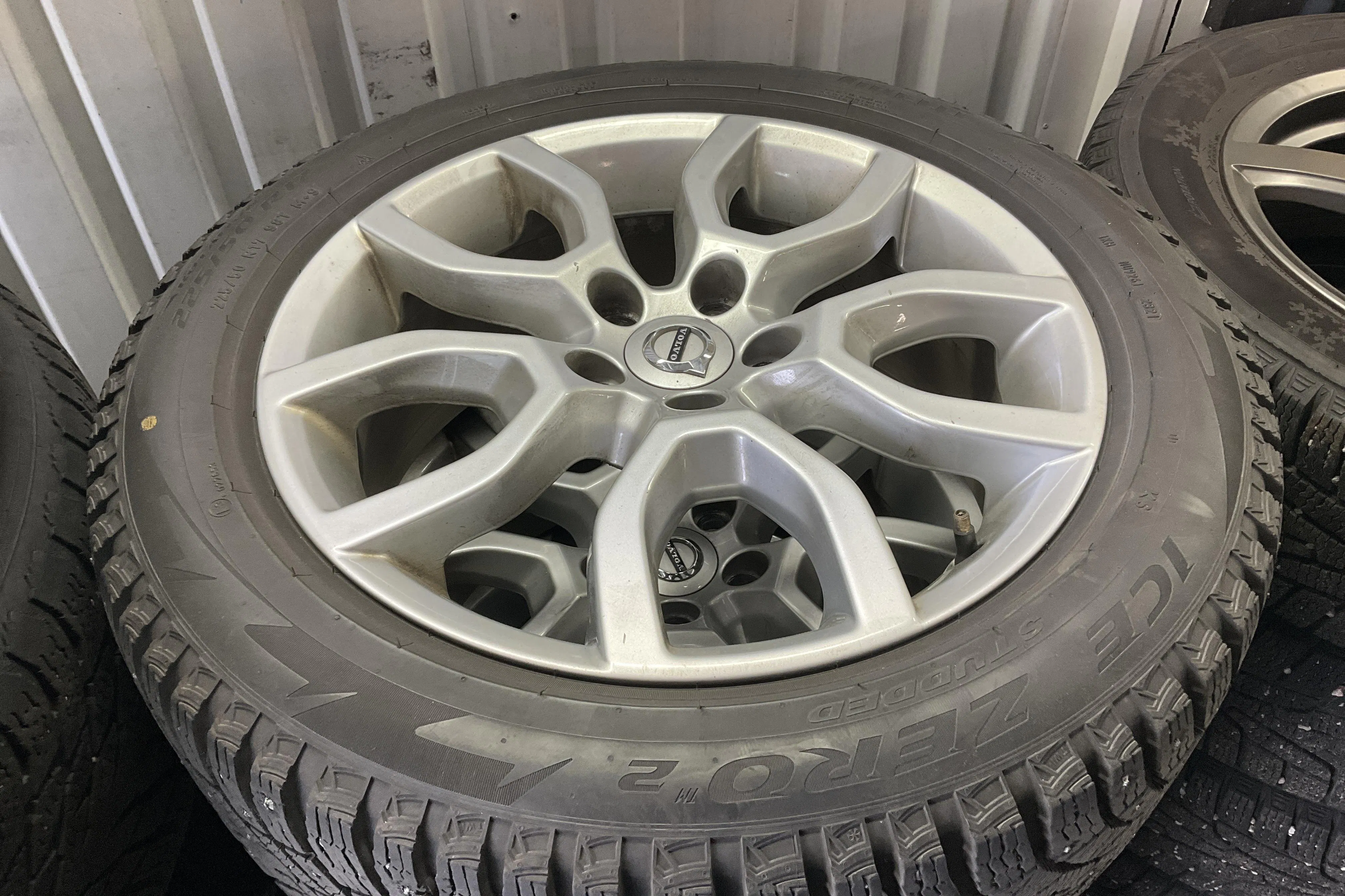 Presentation photo 14 of 14: Volvo V40 Cross Country T3 (152hk) - 87 130 km - Automatic - gray - 2019