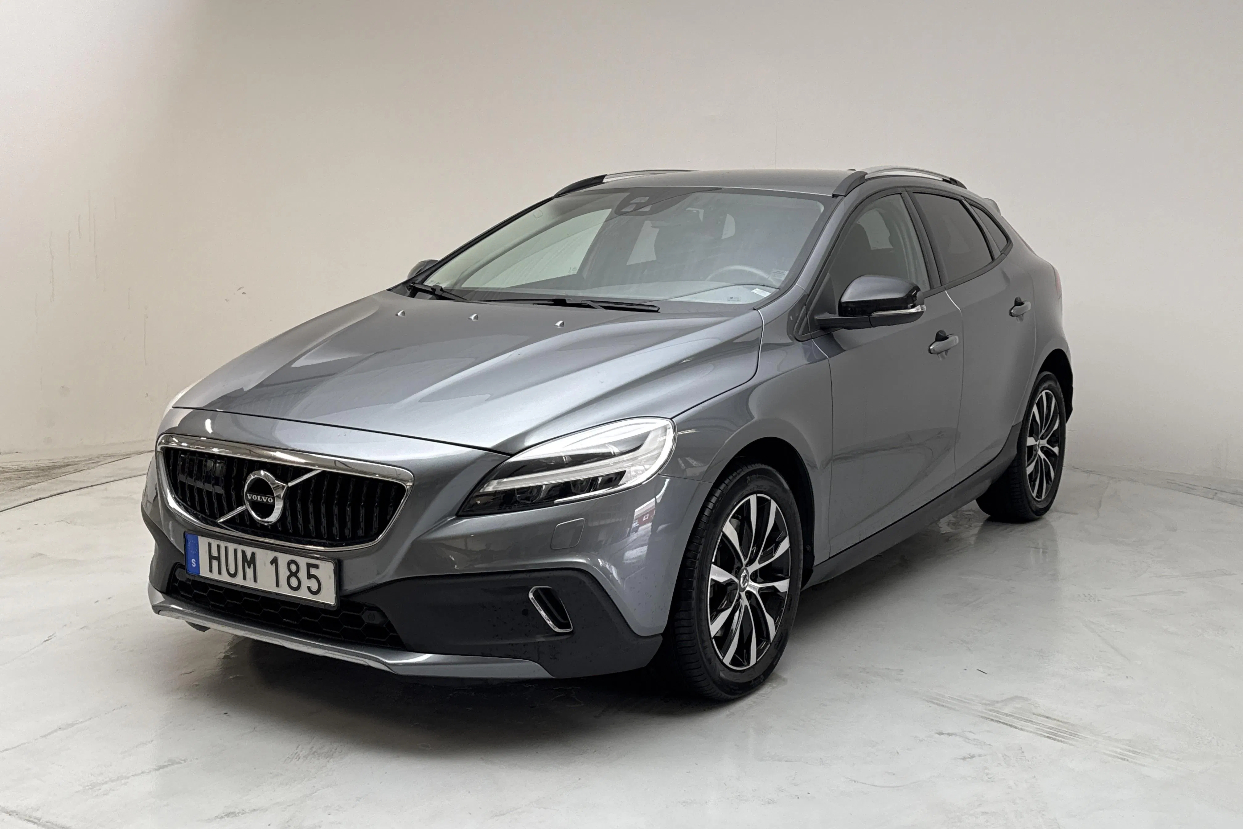 Presentation photo 1 of 14: Volvo V40 Cross Country T3 (152hk) - 87 130 km - Automatic - gray - 2019