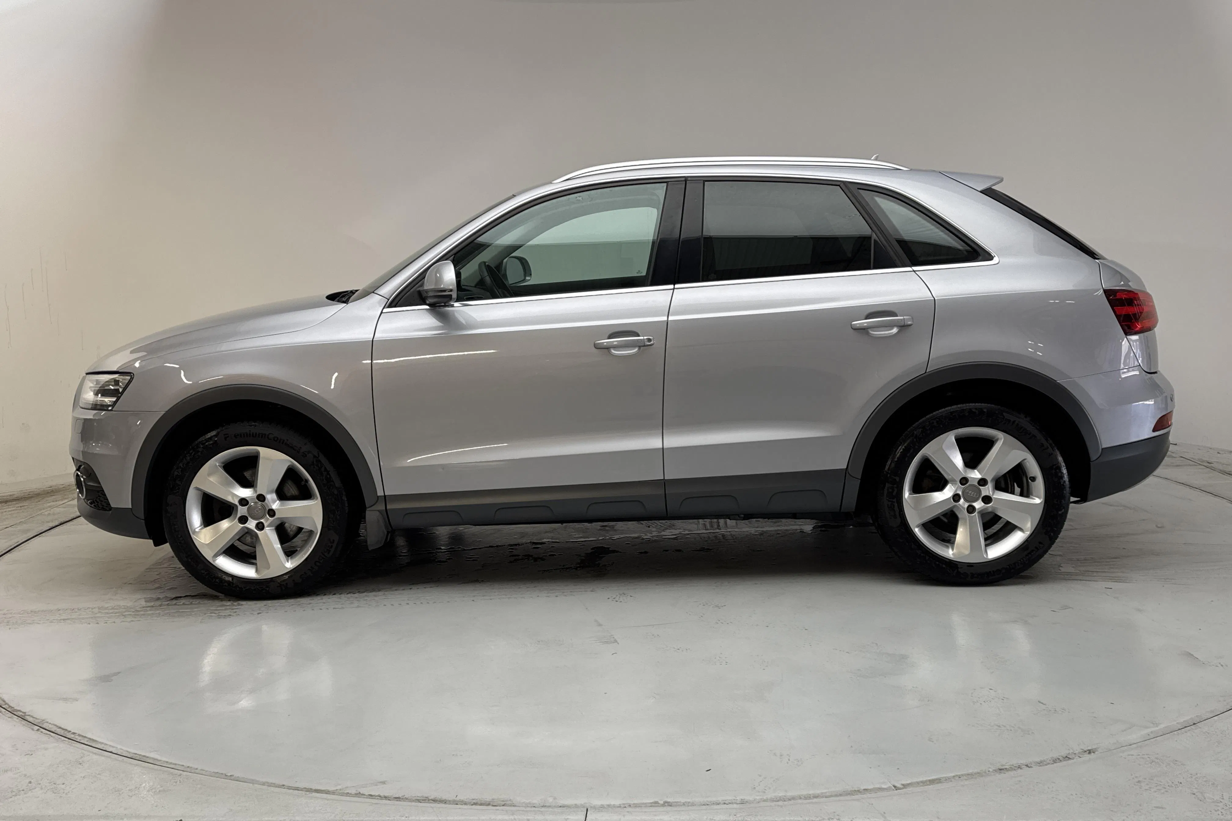 Presentationsfoto 2 av 13: Audi Q3 2.0 TDI quattro (140hk) - 16 563 mil - Manuell - silver - 2014