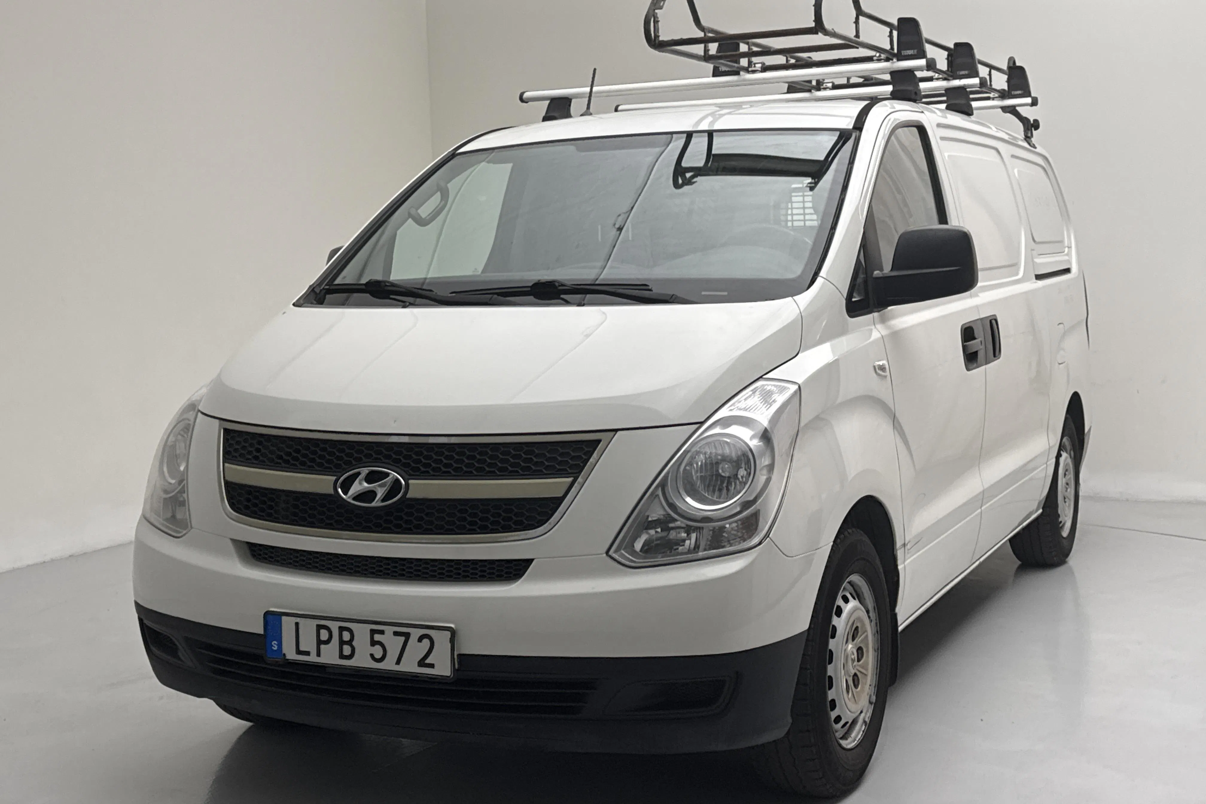 Presentationsfoto 1 av 11: Hyundai H-1 2.5 CRDi Skåp (170hk) - 16 425 mil - Manuell - vit - 2011