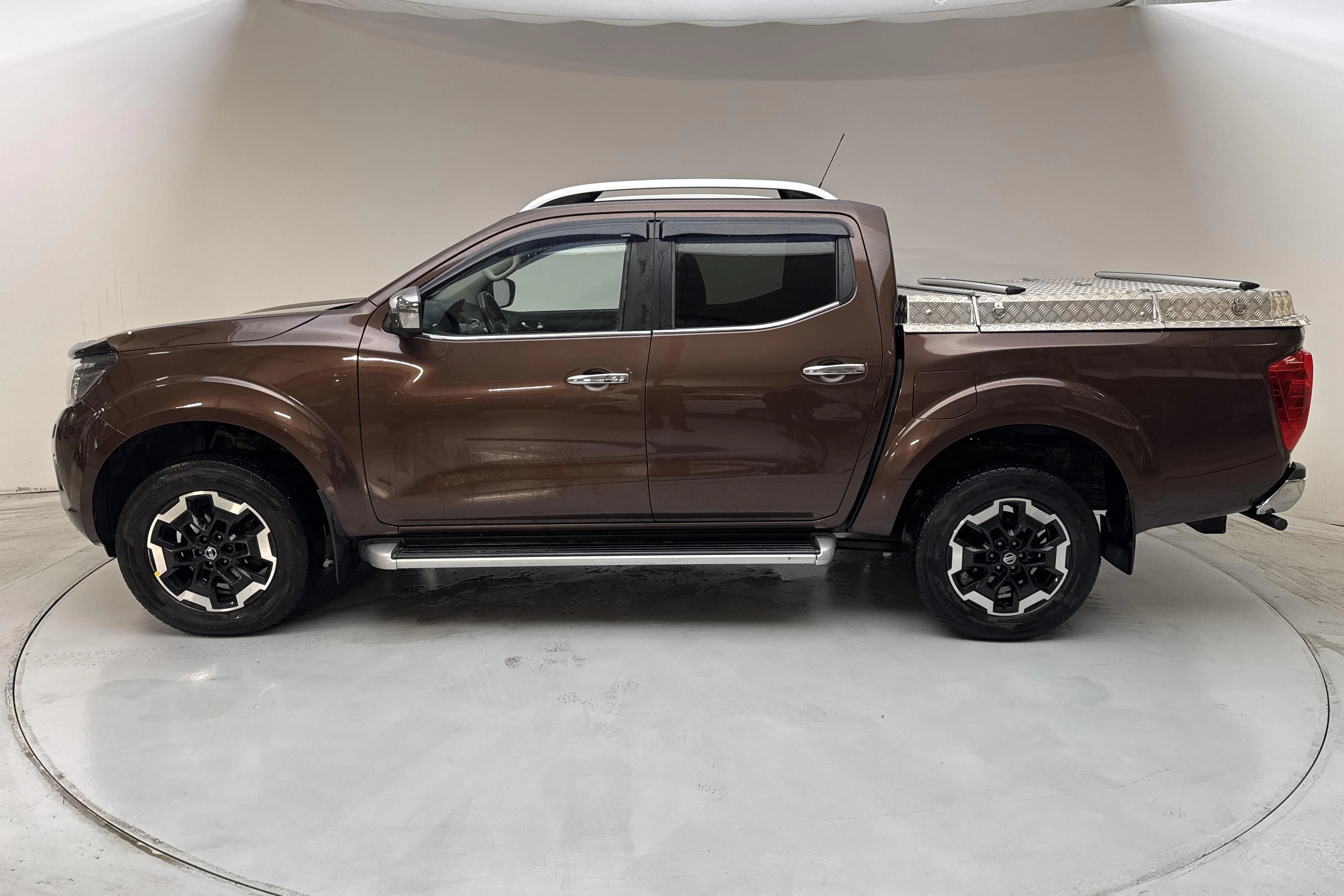 Presentation photo 2 of 15: Nissan Navara 2.3 dCi 4x4 (190hk) - 91 440 km - Automatic - brown - 2019