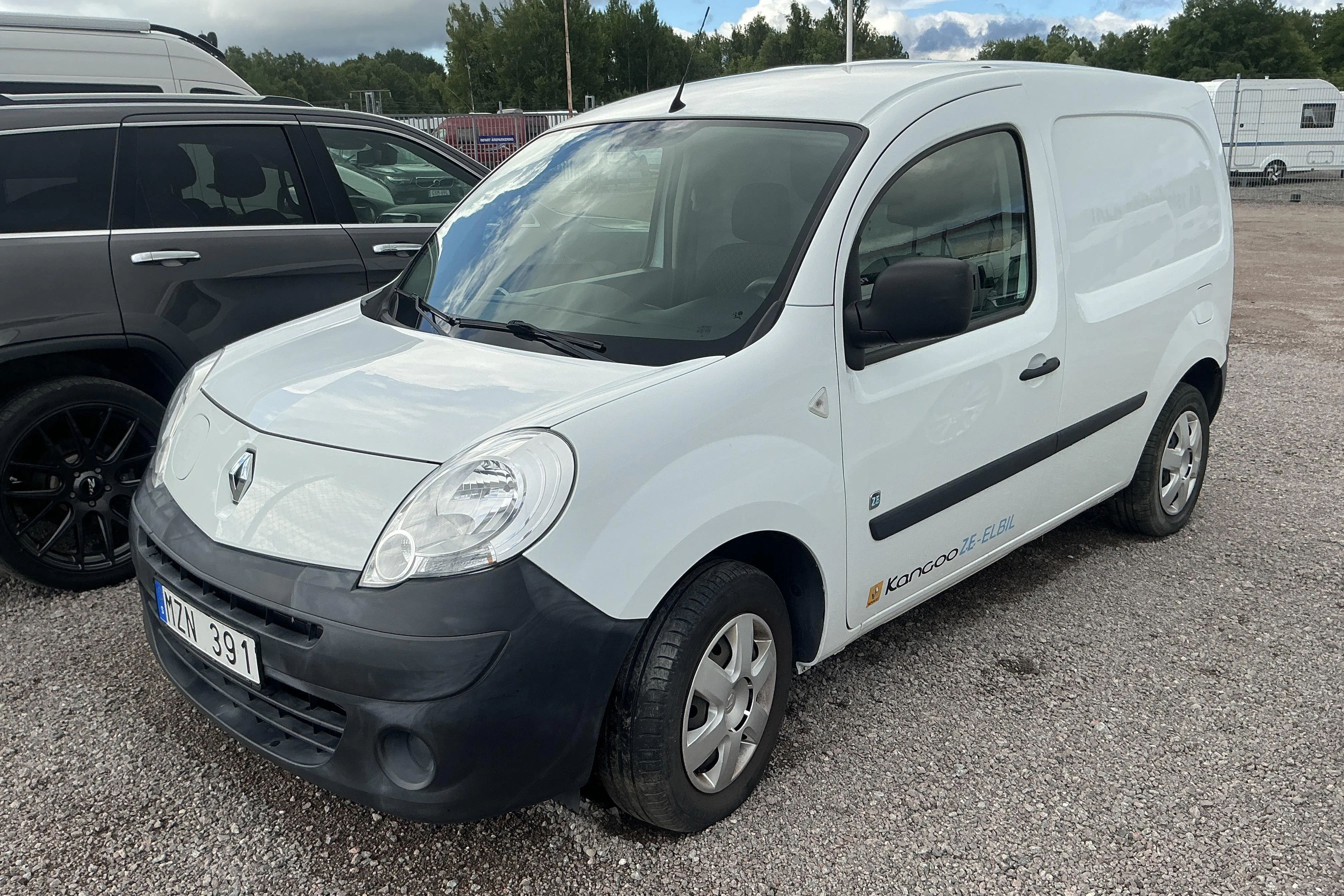 Presentationsfoto 1 av 13: Renault Kangoo Express II Z.E. Skåp (60hk) - 4 500 mil - Automat - vit - 2012