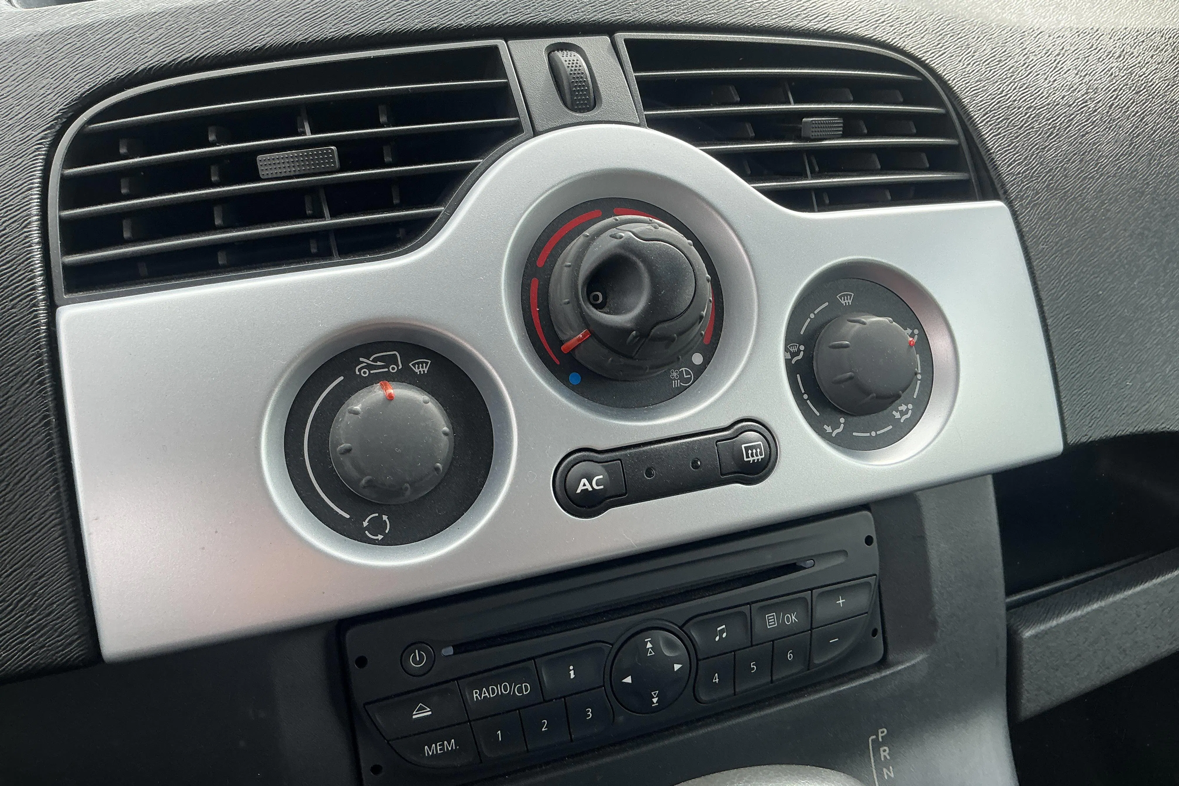 Presentationsfoto 13 av 13: Renault Kangoo Express II Z.E. Skåp (60hk) - 4 500 mil - Automat - vit - 2012