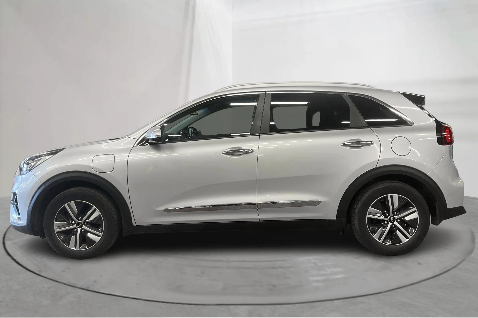 Presentationsfoto 2 av 17: KIA Niro Plug-in Hybrid 1.6 (141hk) - 7 132 mil - Automat - grå - 2021
