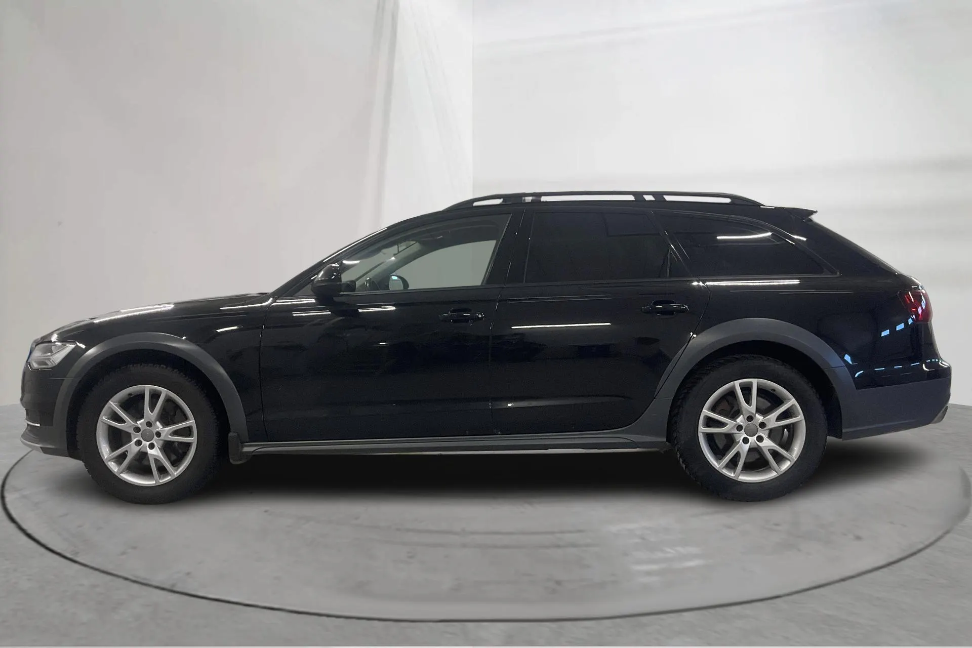 Presentationsfoto 2 av 19: Audi A6 Allroad 3.0 TDI quattro (218hk) - 24 111 mil - Automat - svart - 2018