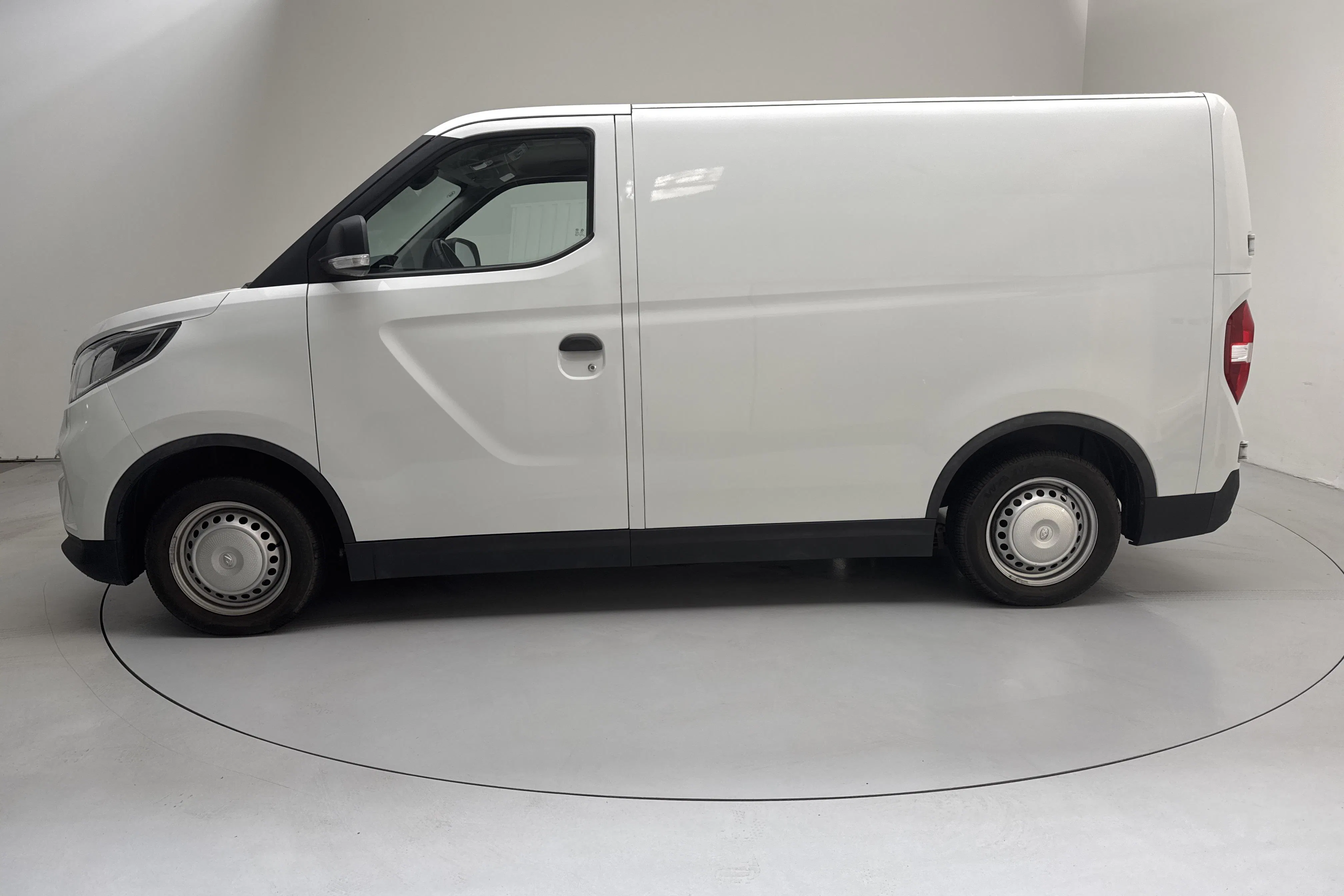 Presentationsfoto 2 av 15: Maxus e-Deliver 3 35kWh (122hk) - 1 765 mil - Automat - vit - 2020