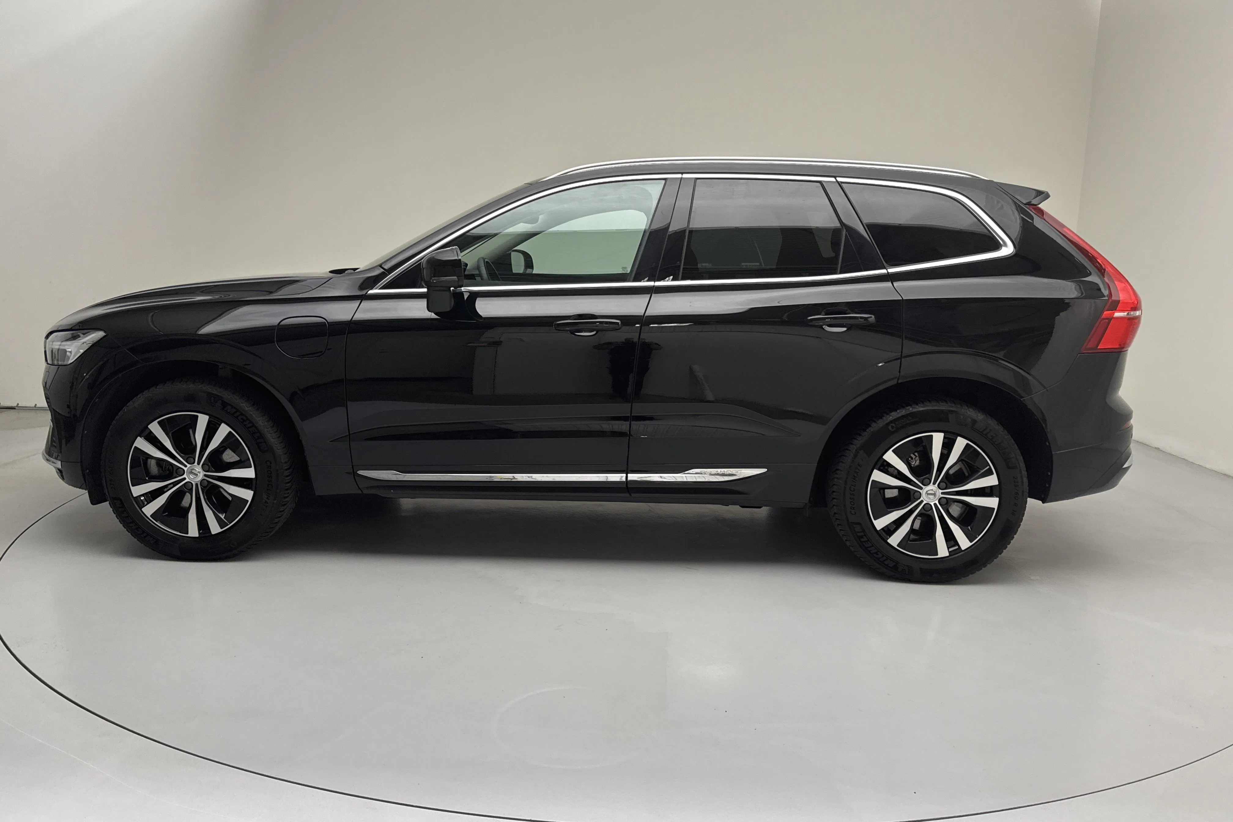 Presentation photo 2 of 17: Volvo XC60 T6 AWD Recharge (350hk) - 150 200 km - Automatic - black - 2023