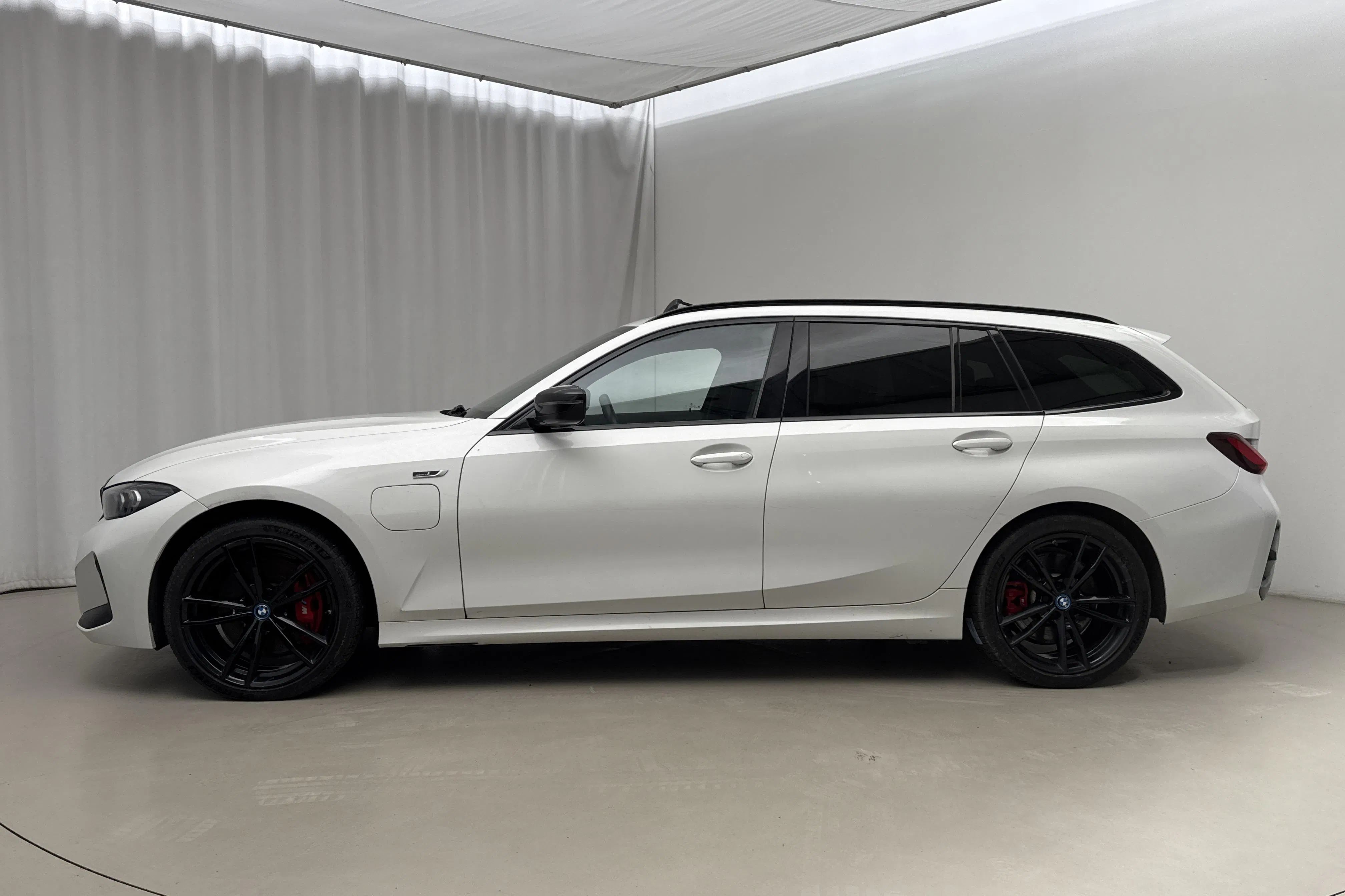 Presentation photo 2 of 25: BMW 330e xDrive Touring LCI, G21 (292hk) - 136 410 km - Automatic - white - 2023
