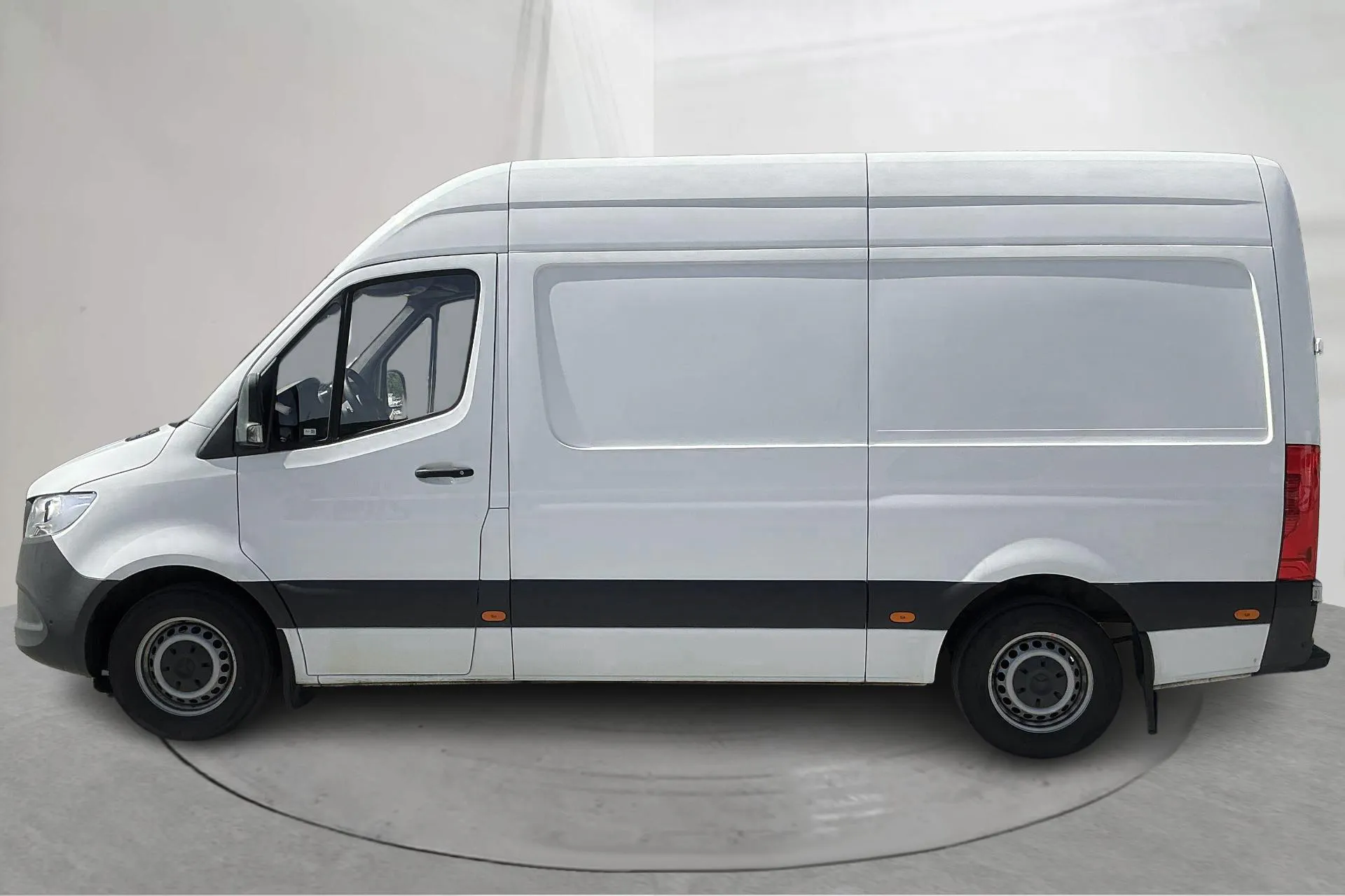 Presentationsfoto 2 av 13: Mercedes Sprinter 315 CDI Skåp RWD (150hk) - 13 957 mil - Automat - vit - 2022