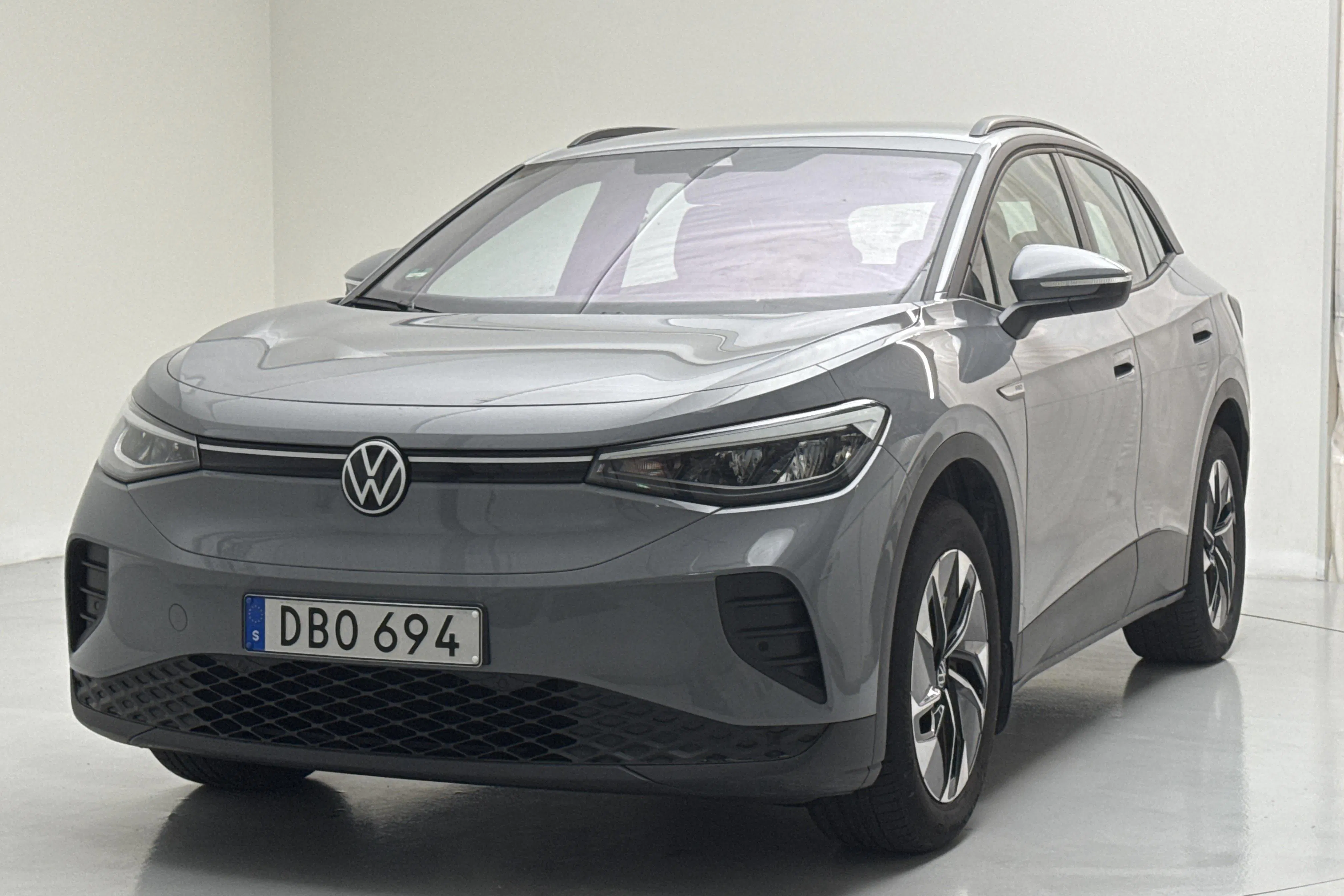 Presentationsfoto 1 av 16: VW ID.4 77kWh (204hk) - 7 048 mil - Automat - grå - 2023