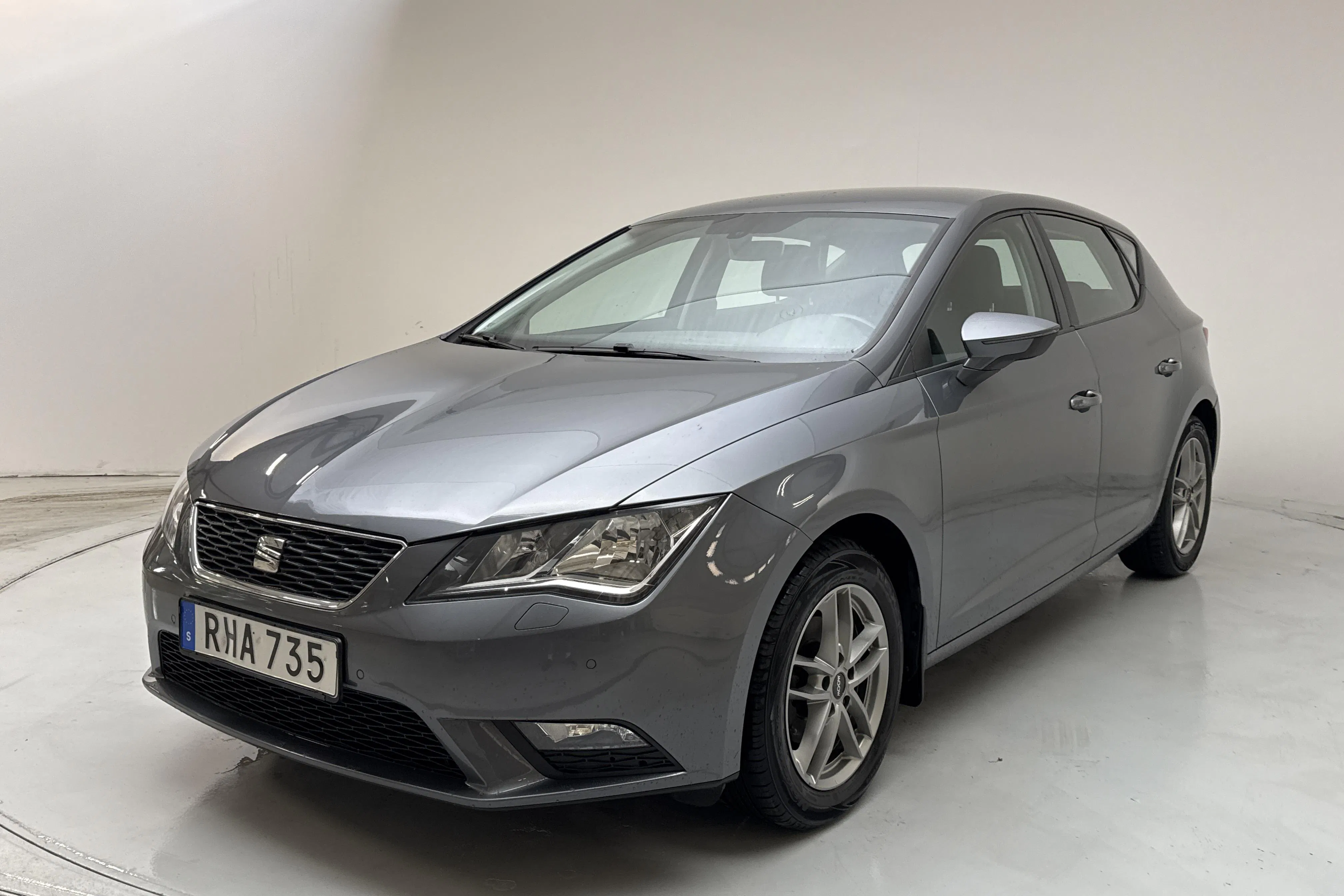 Presentationsfoto 1 av 13: Seat Leon 1.2 TSI 5dr (110hk) - 12 270 mil - Automat - Dark Grey - 2016