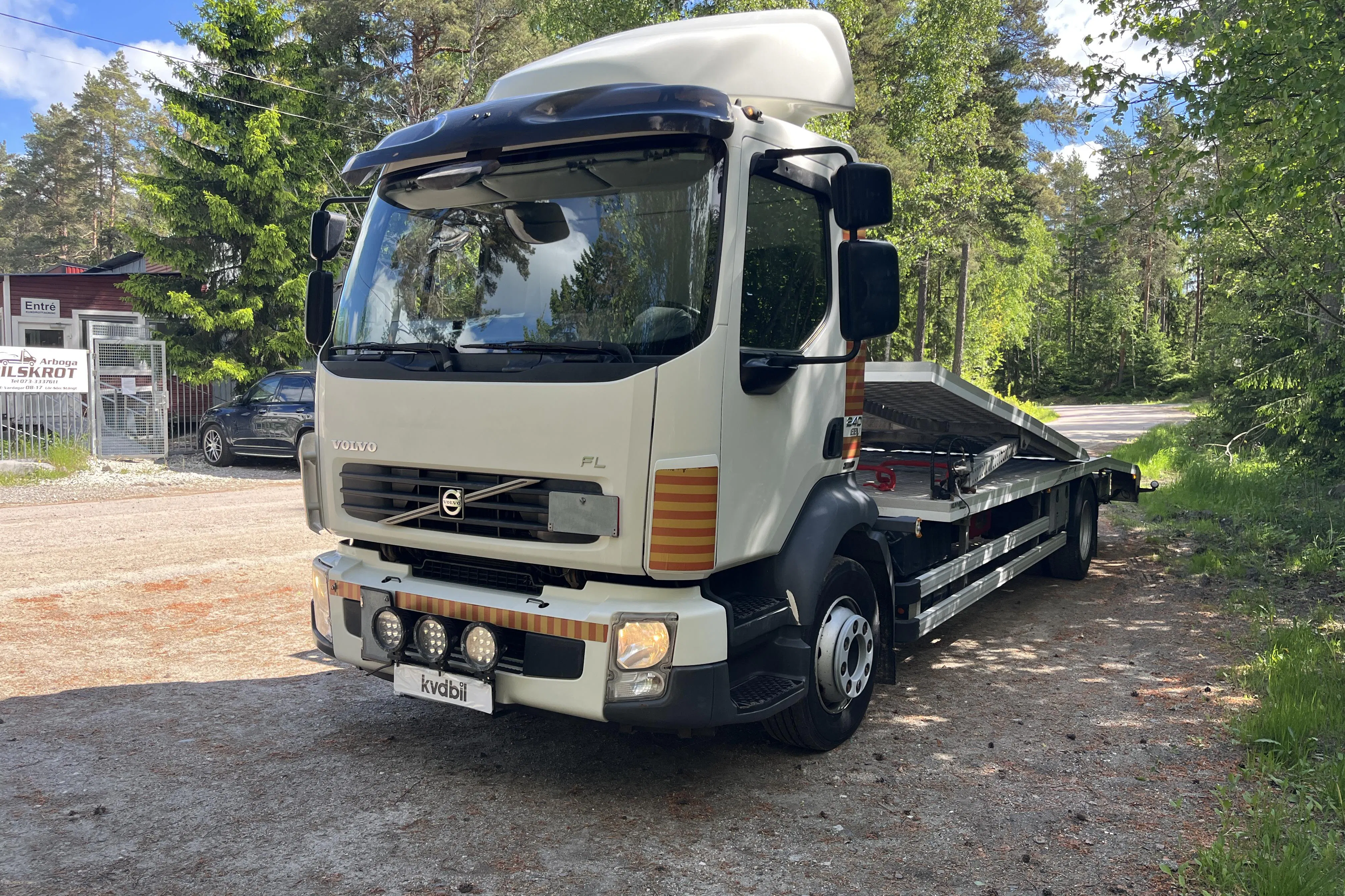 Presentationsfoto 1 av 89: VOLVO FL240 Biltransport - 284 813 km - Automat - vit - 2013