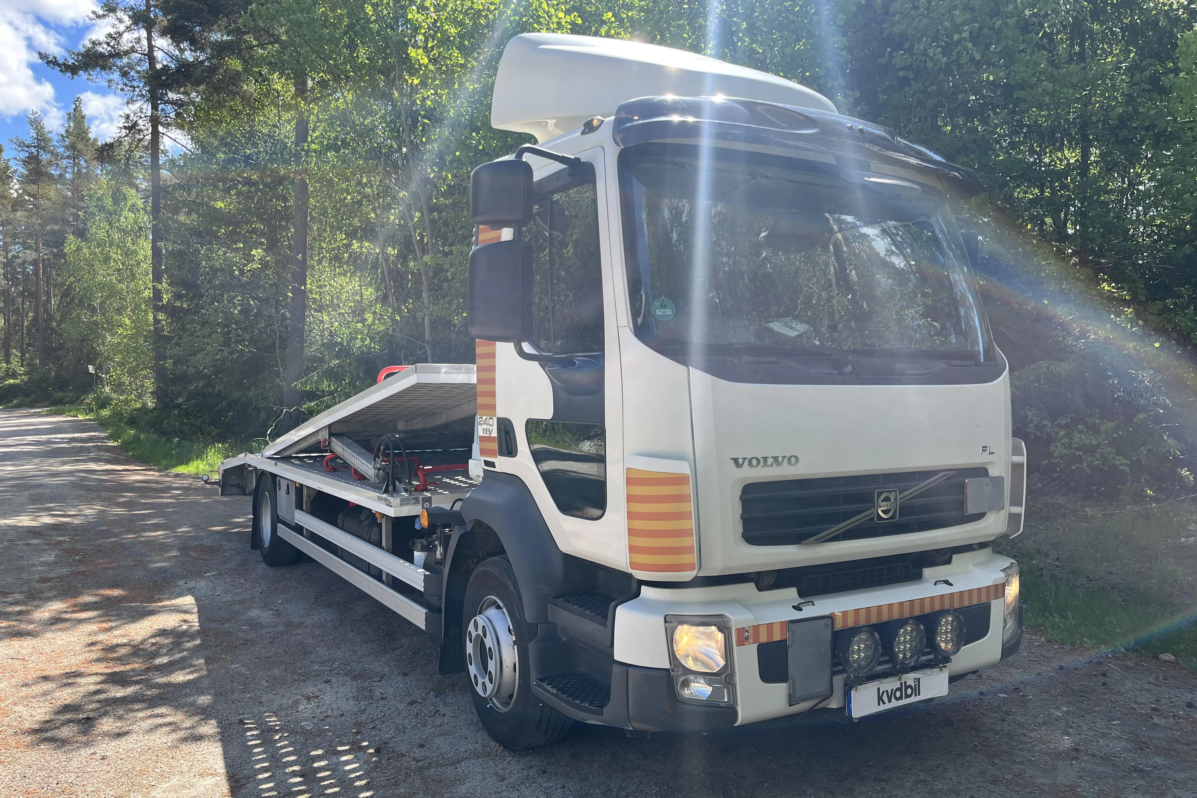 Presentationsfoto 2 av 89: VOLVO FL240 Biltransport - 284 813 km - Automat - vit - 2013