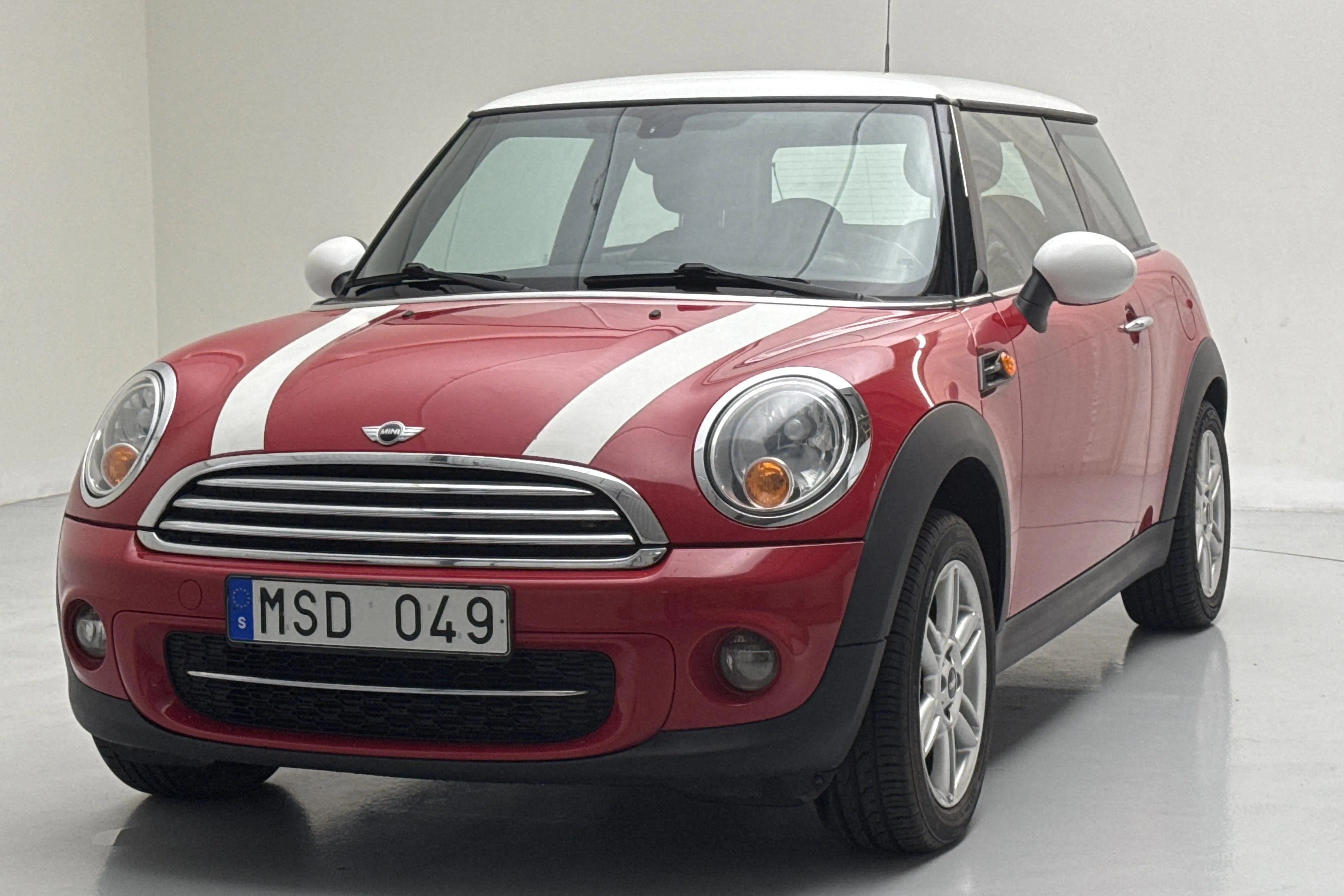 Presentationsfoto 1 av 13: MINI Cooper D 1.6 (112hk) - 10 892 mil - Manuell - röd - 2012