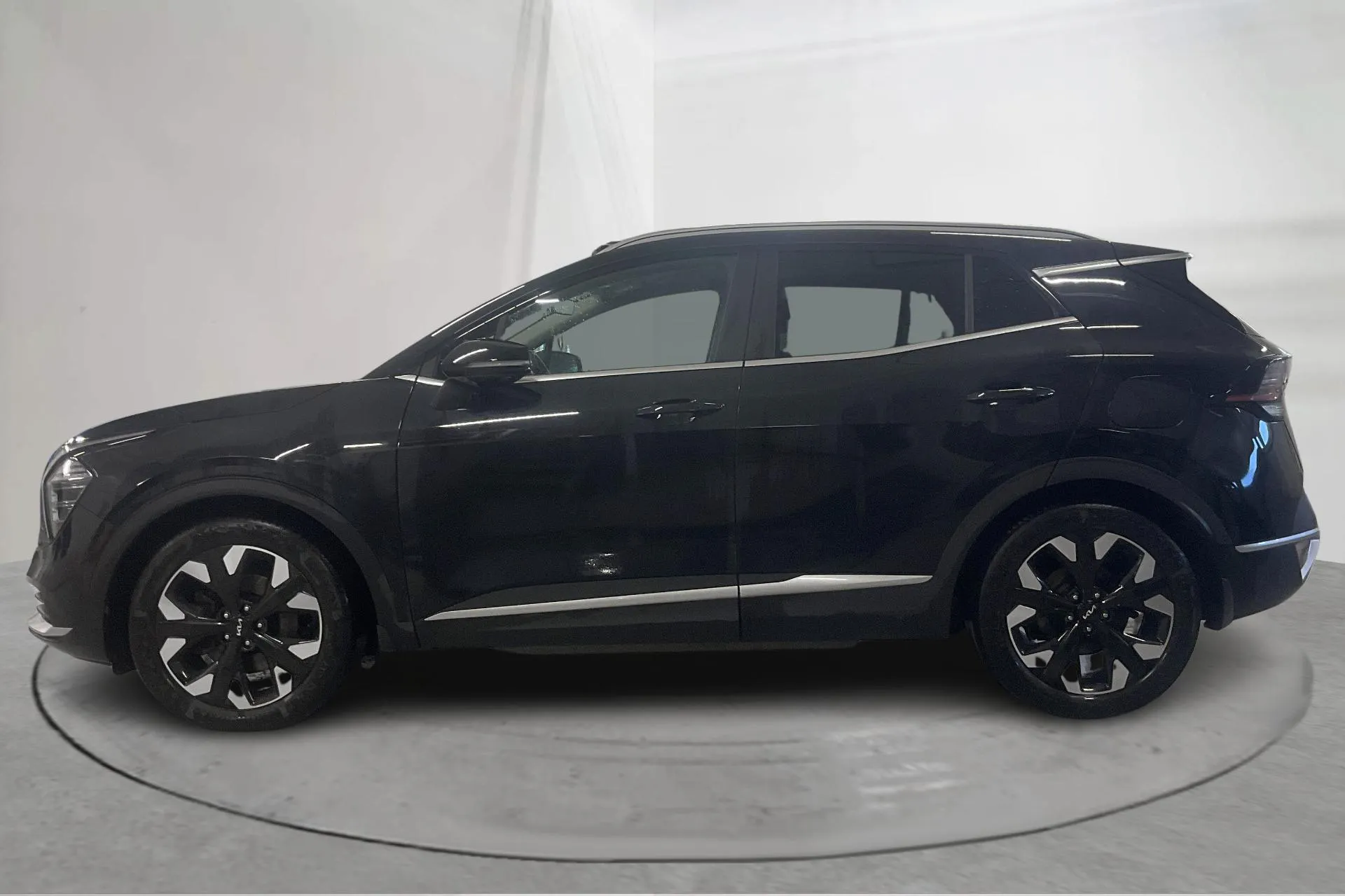 Presentationsfoto 2 av 26: KIA Sportage PHEV AWD (265hk) - 8 700 mil - Automat - svart - 2022