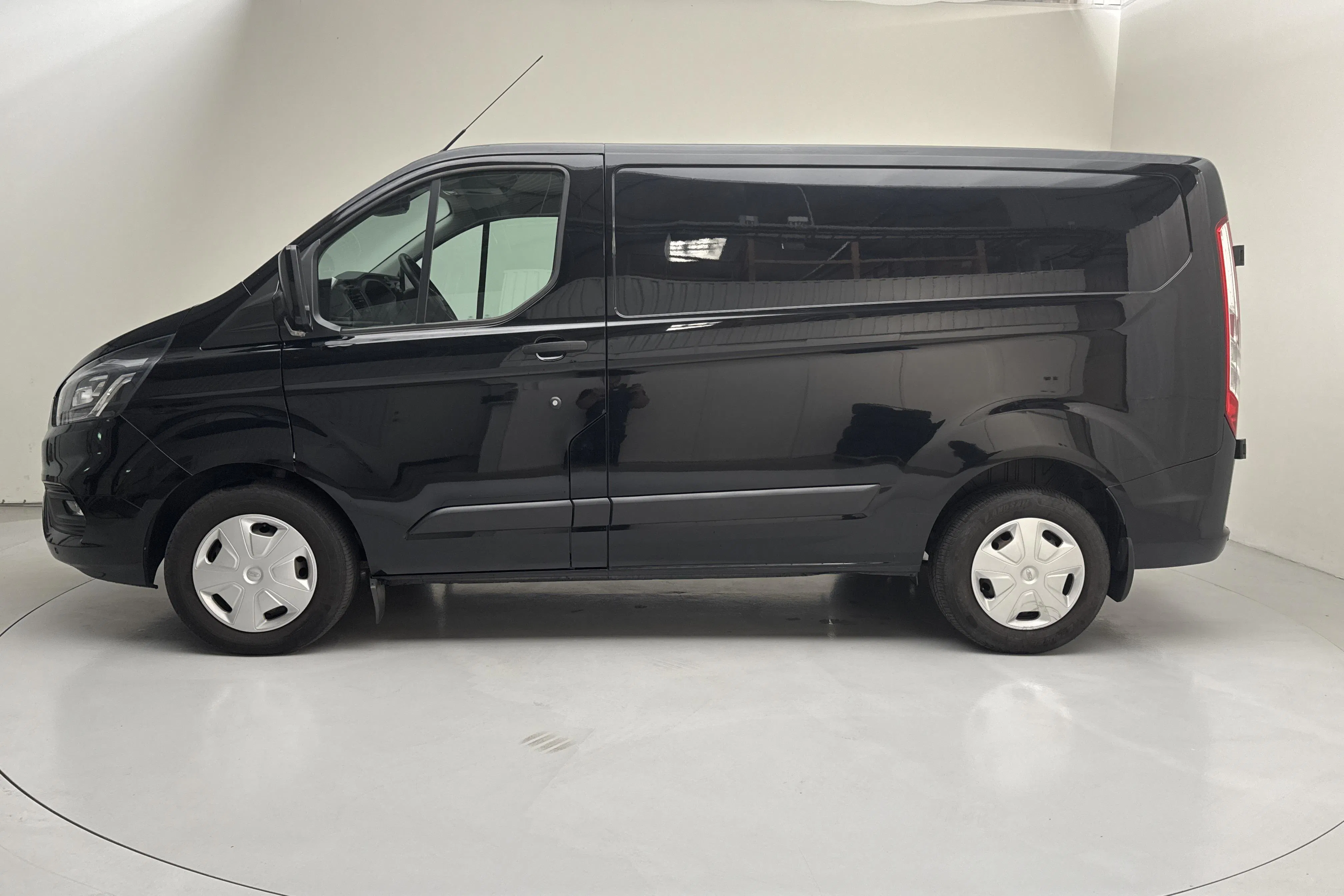 Presentationsfoto 2 av 14: Ford Transit Custom 280 (130hk) - 17 166 mil - Automat - svart - 2018