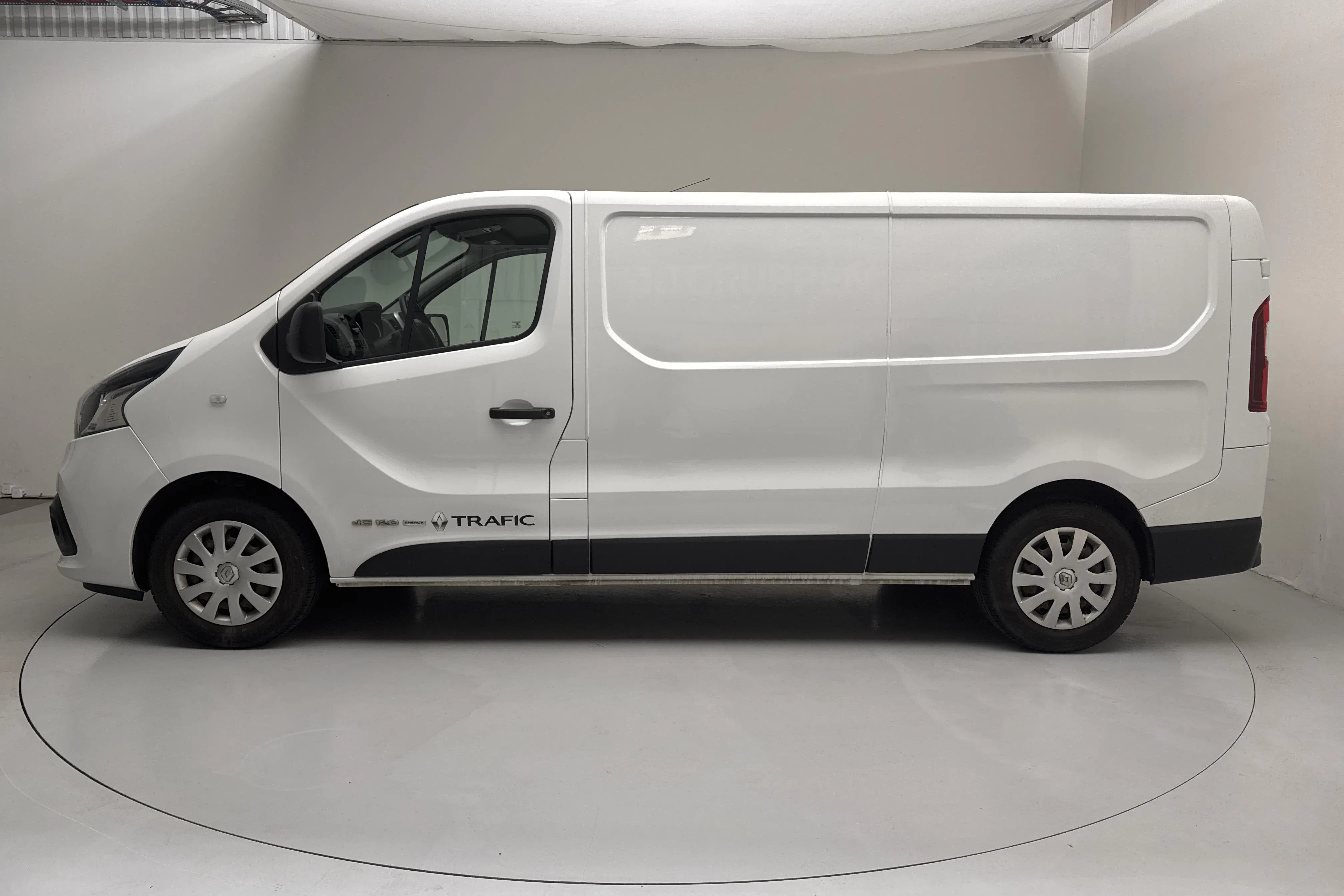 Presentationsfoto 2 av 14: Renault Trafic 1.6 dCi Skåp (120hk) - 21 965 mil - Manuell - vit - 2016