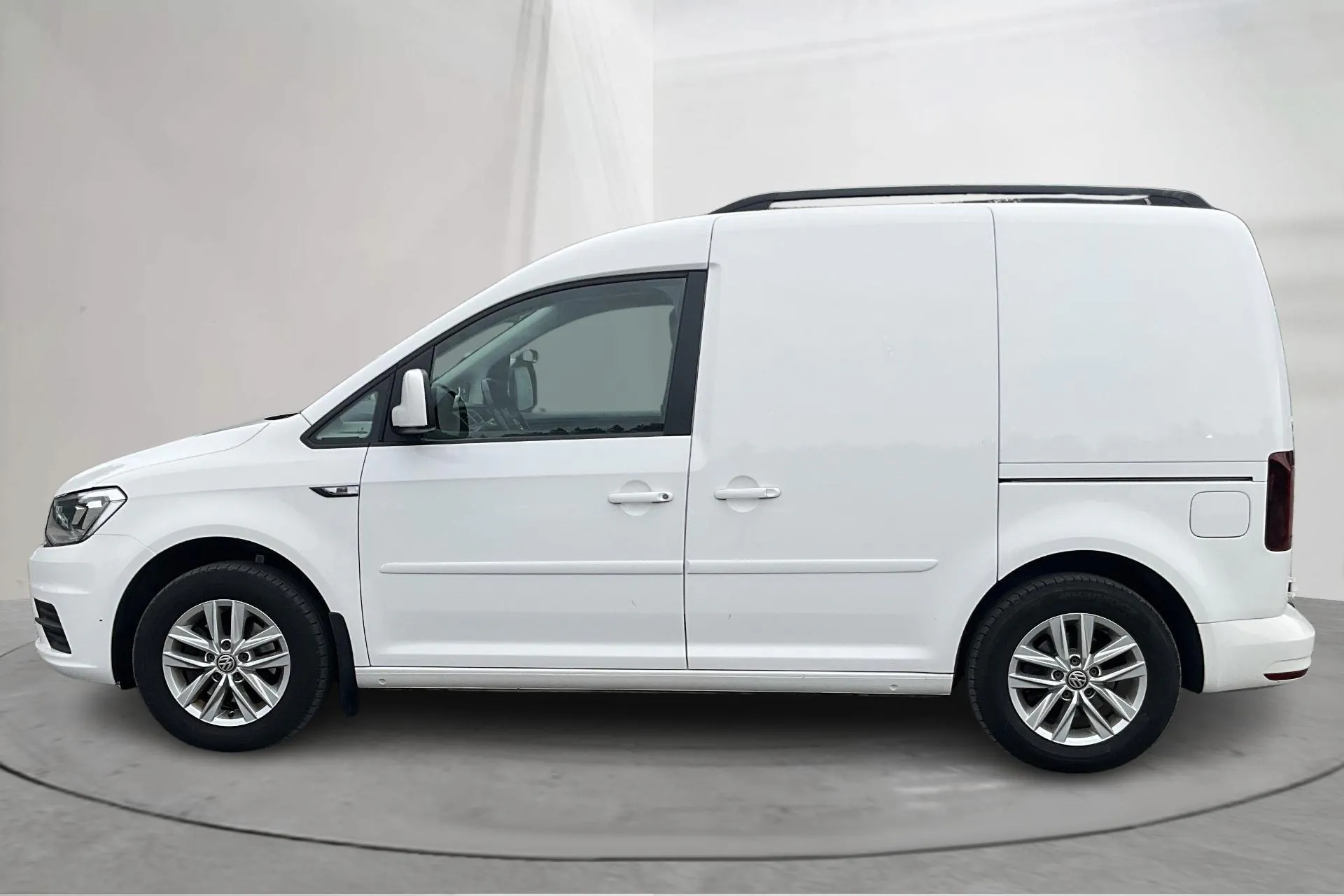 Presentationsfoto 2 av 12: VW Caddy 1.4 TGI Skåp (110hk) - 9 897 mil - Automat - vit - 2018