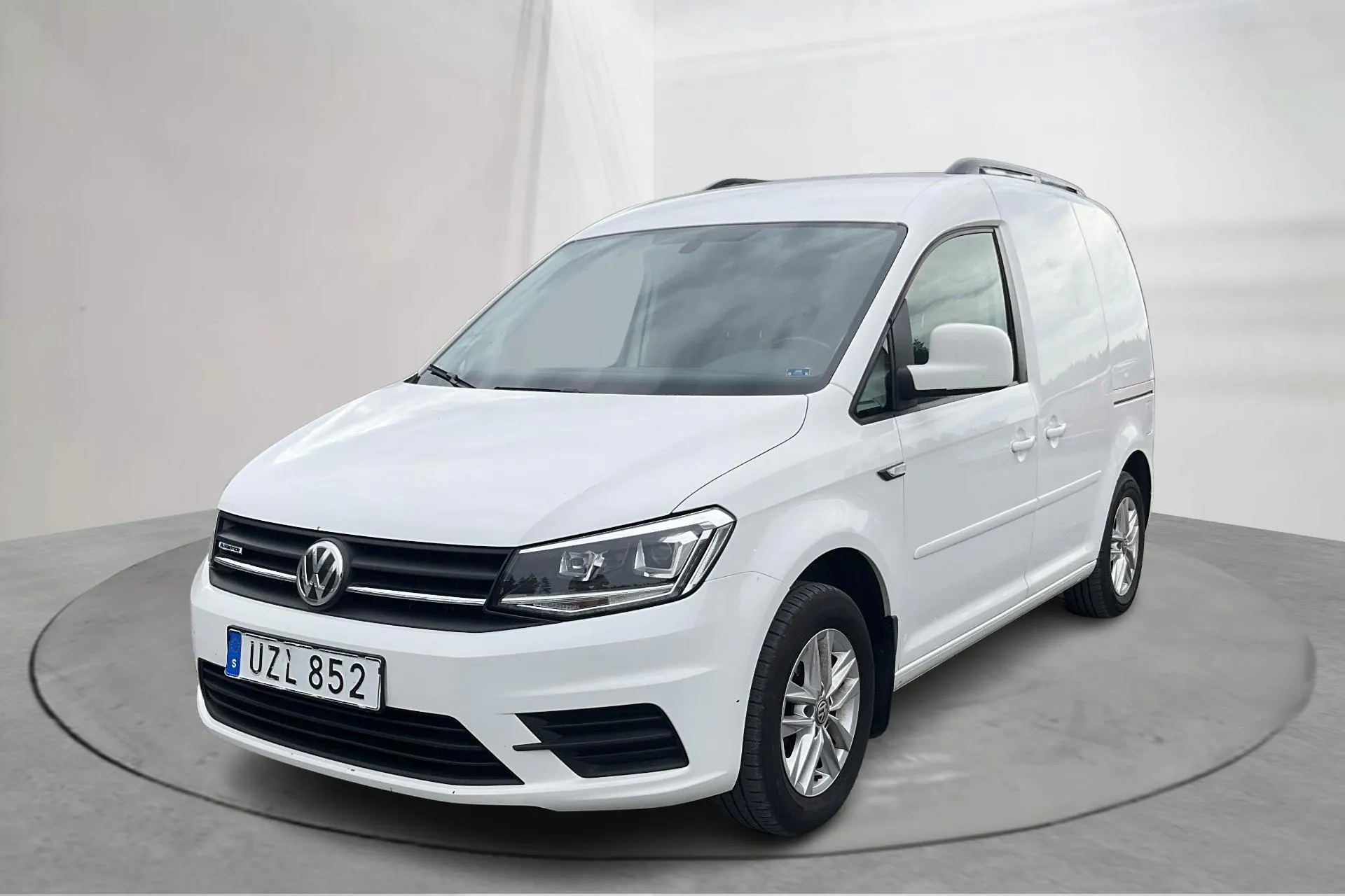 Presentationsfoto 1 av 12: VW Caddy 1.4 TGI Skåp (110hk) - 9 897 mil - Automat - vit - 2018
