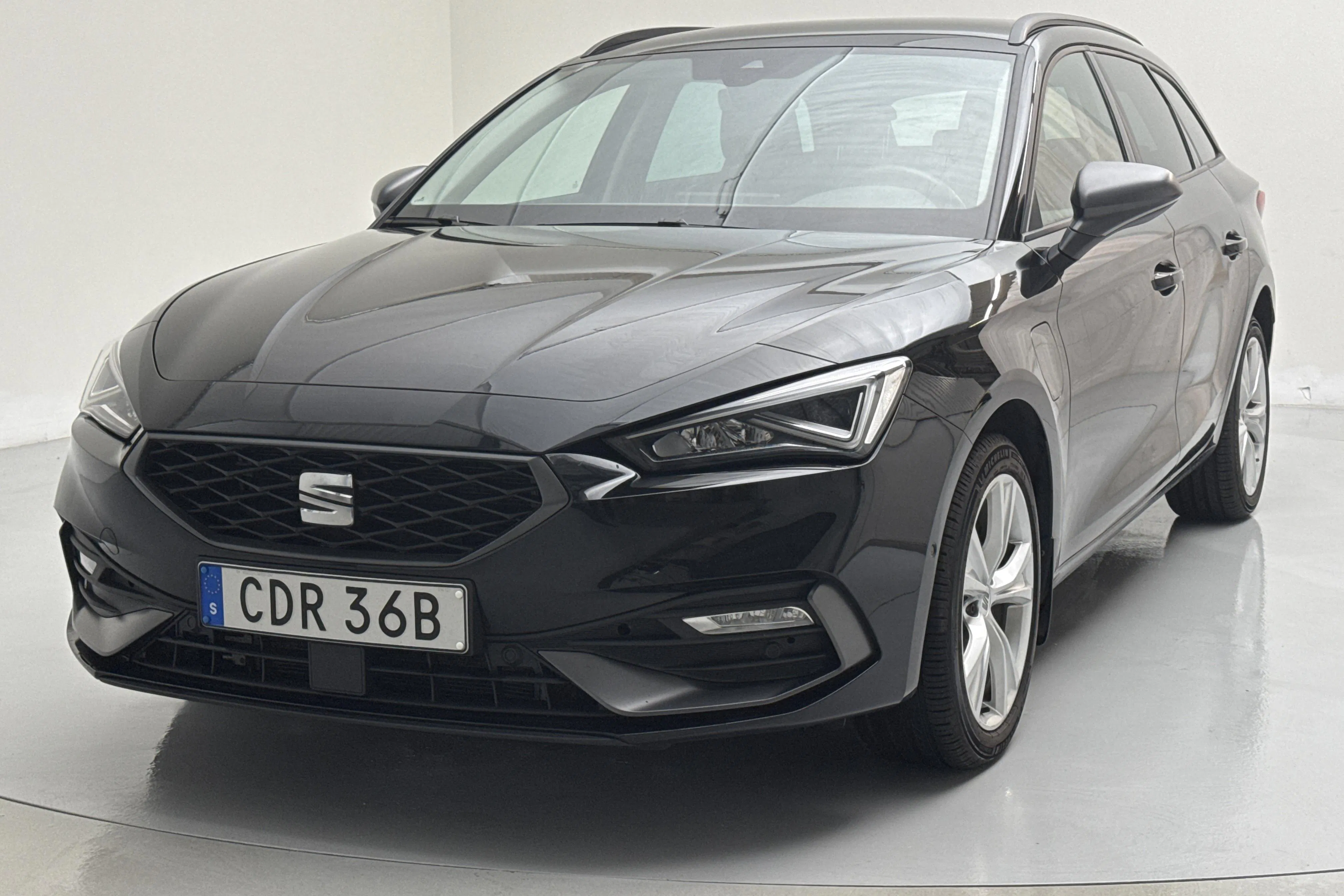 Presentationsfoto 1 av 16: Seat Leon 1.4 e-Hybrid Plug-in Sportstourer (204hk) - 6 925 mil - Automat - svart - 2021