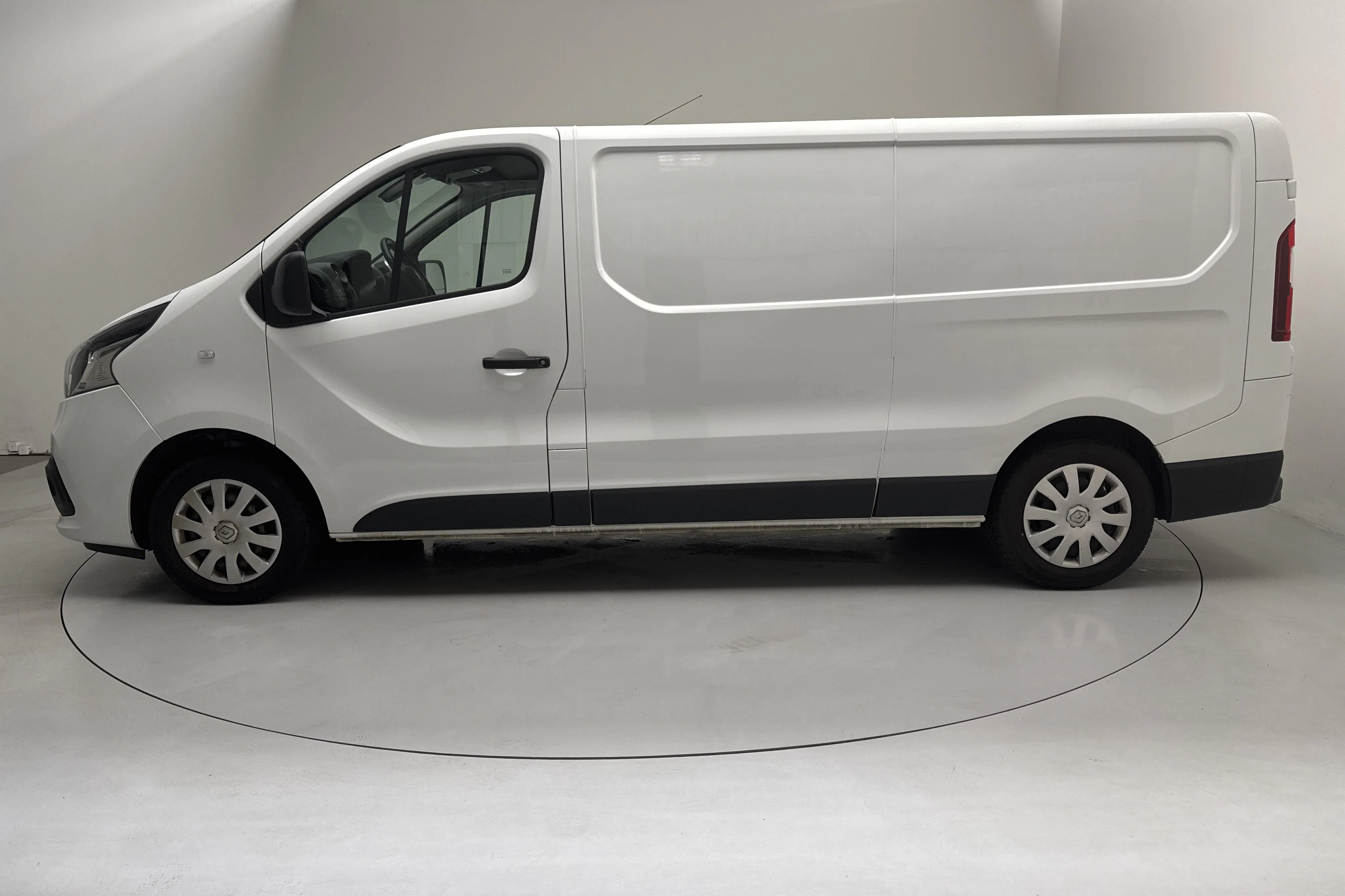 Presentationsfoto 2 av 14: Renault Trafic 1.6 dCi Skåp (125hk) - 18 378 mil - Manuell - vit - 2018