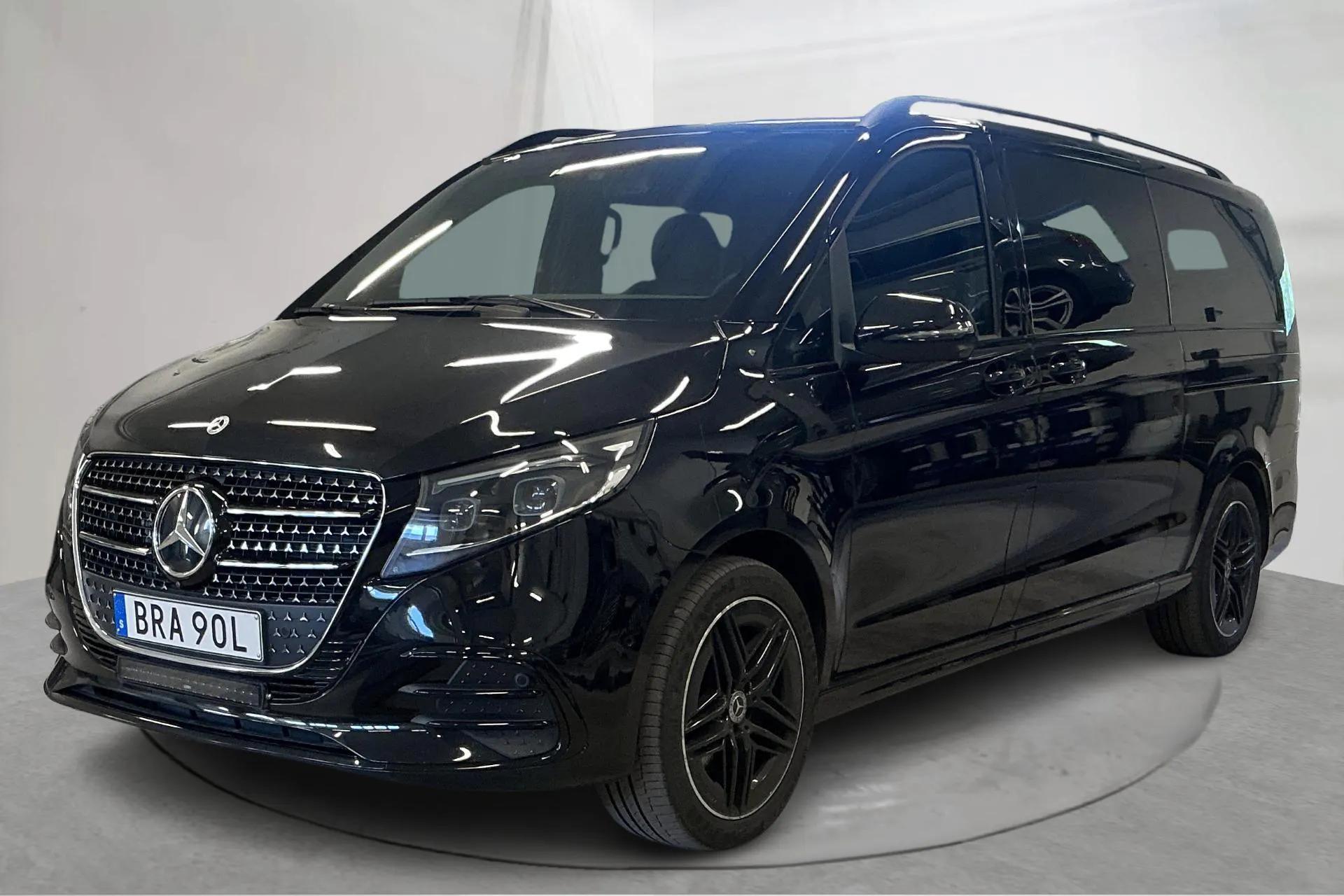 Presentation photo 1 of 20: Mercedes V 300 d 4MATIC W447 (237hk) - 32 560 km - Automatic - black - 2025
