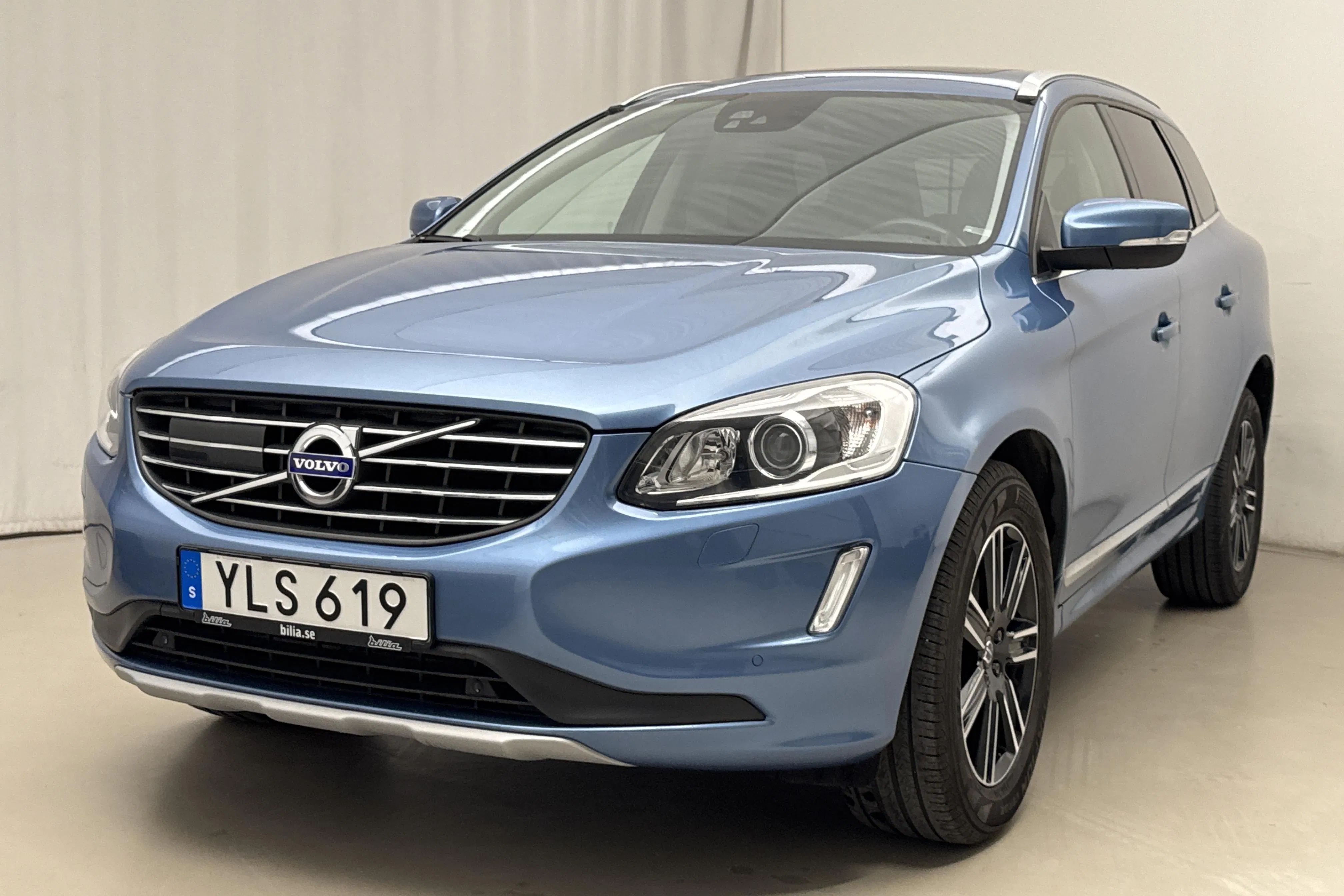 Presentationsfoto 1 av 23: Volvo XC60 D4 AWD (190hk) - 15 641 mil - Automat - blå - 2017