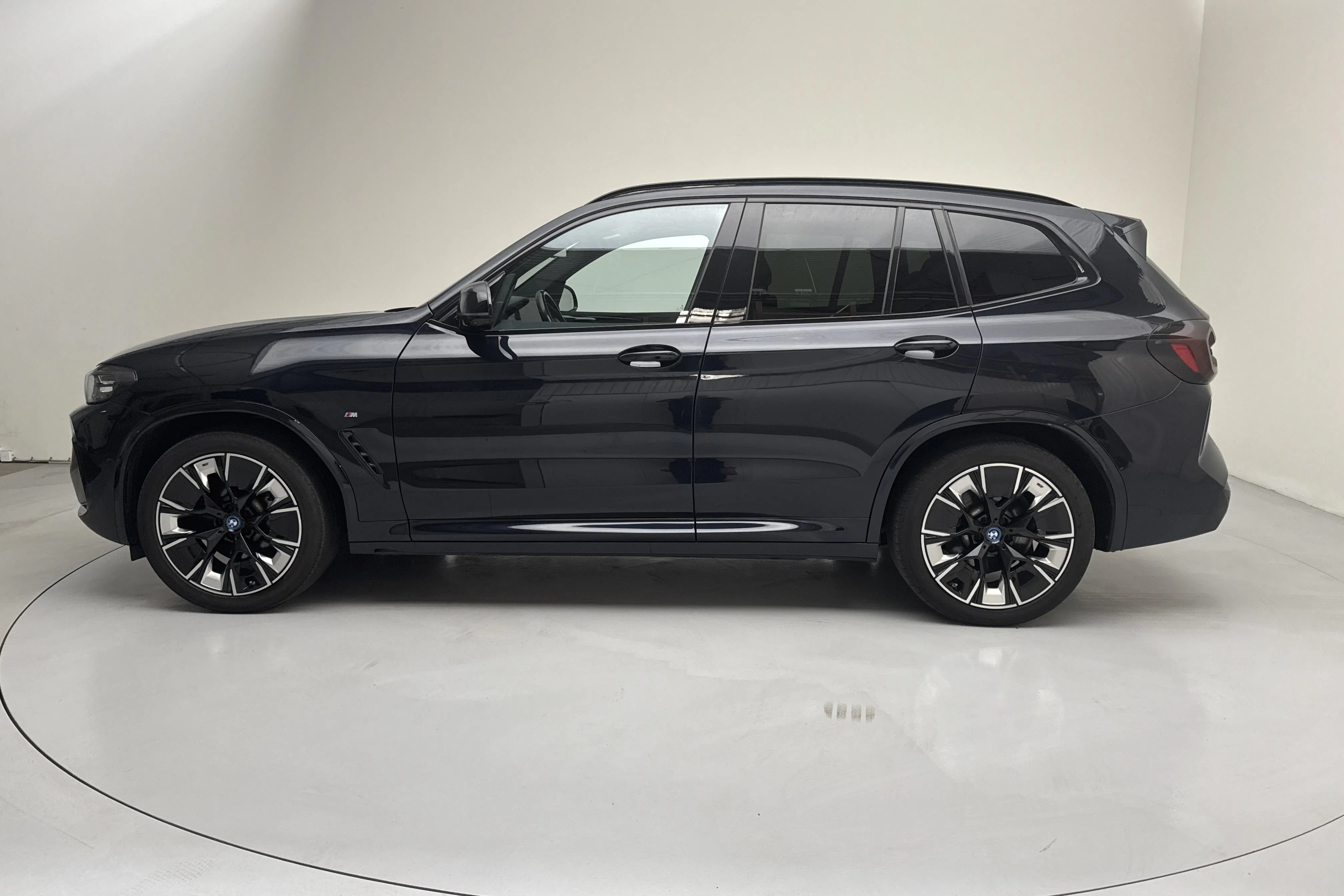 Presentation photo 2 of 23: BMW iX3 LCI, G08 (286hk) - 72 630 km - Automatic - black - 2023