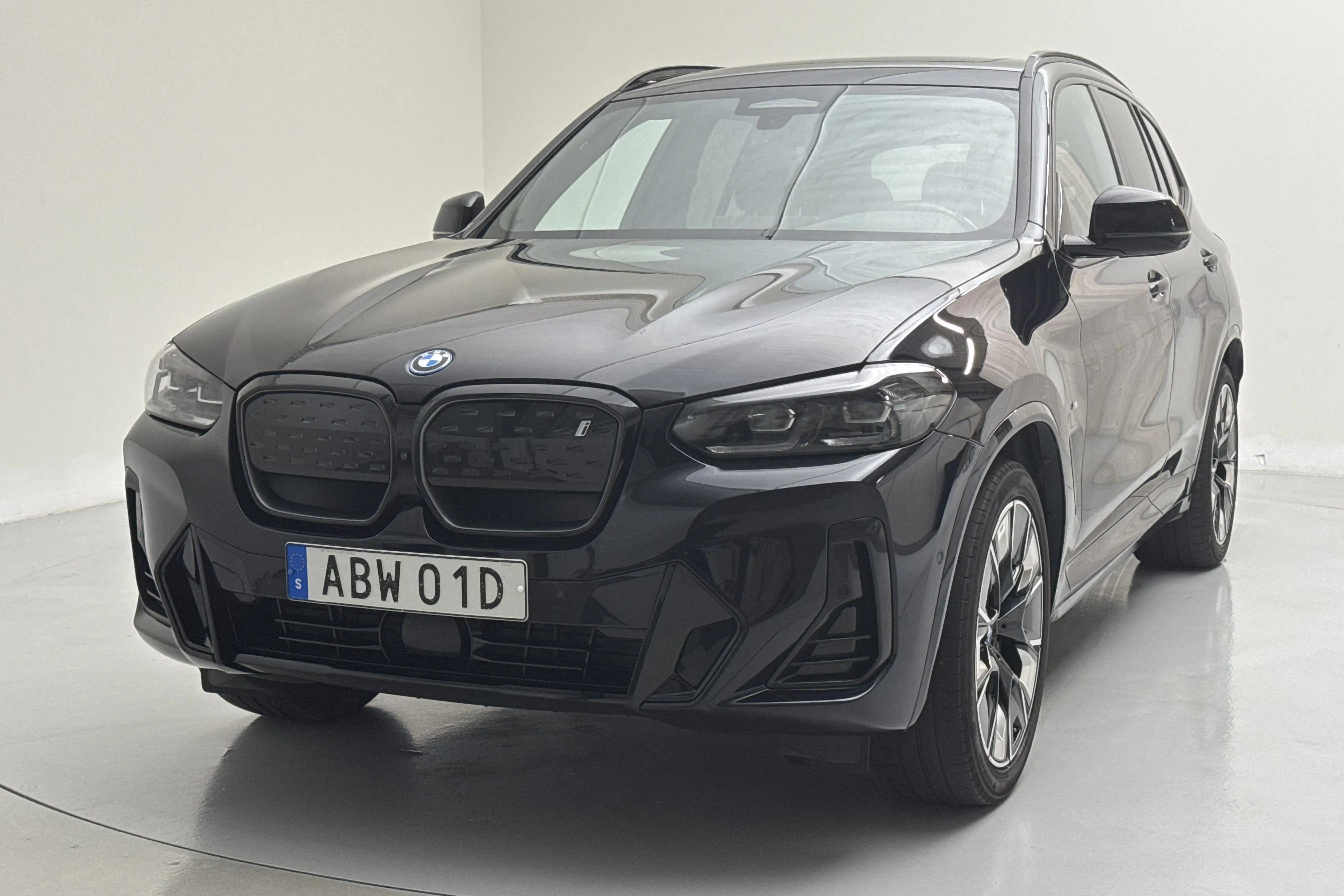 Presentation photo 1 of 23: BMW iX3 LCI, G08 (286hk) - 72 630 km - Automatic - black - 2023