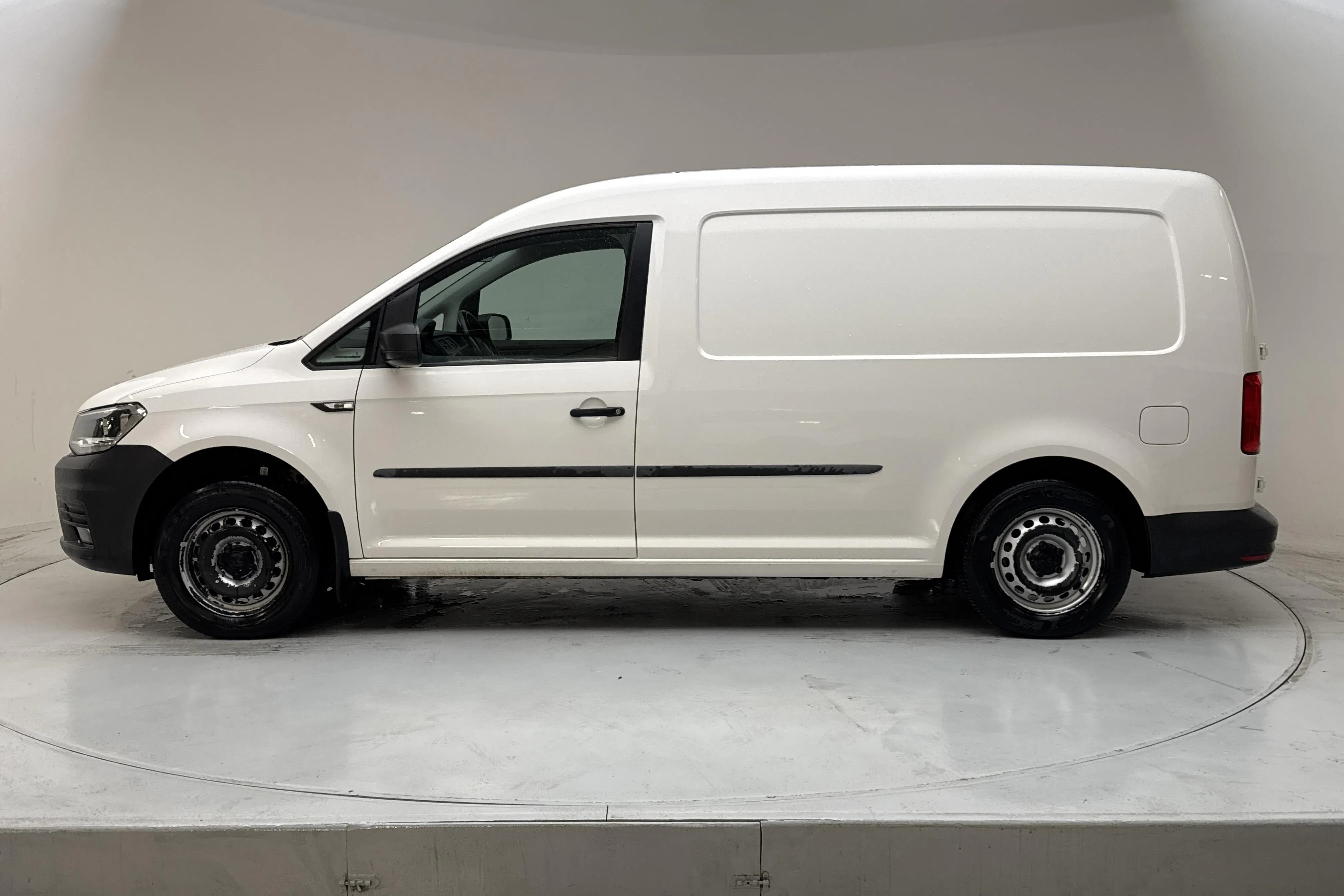 Presentationsfoto 2 av 13: VW e-Caddy ABT Maxi Skåp (110hk) - 1 531 mil - Automat - vit - 2020