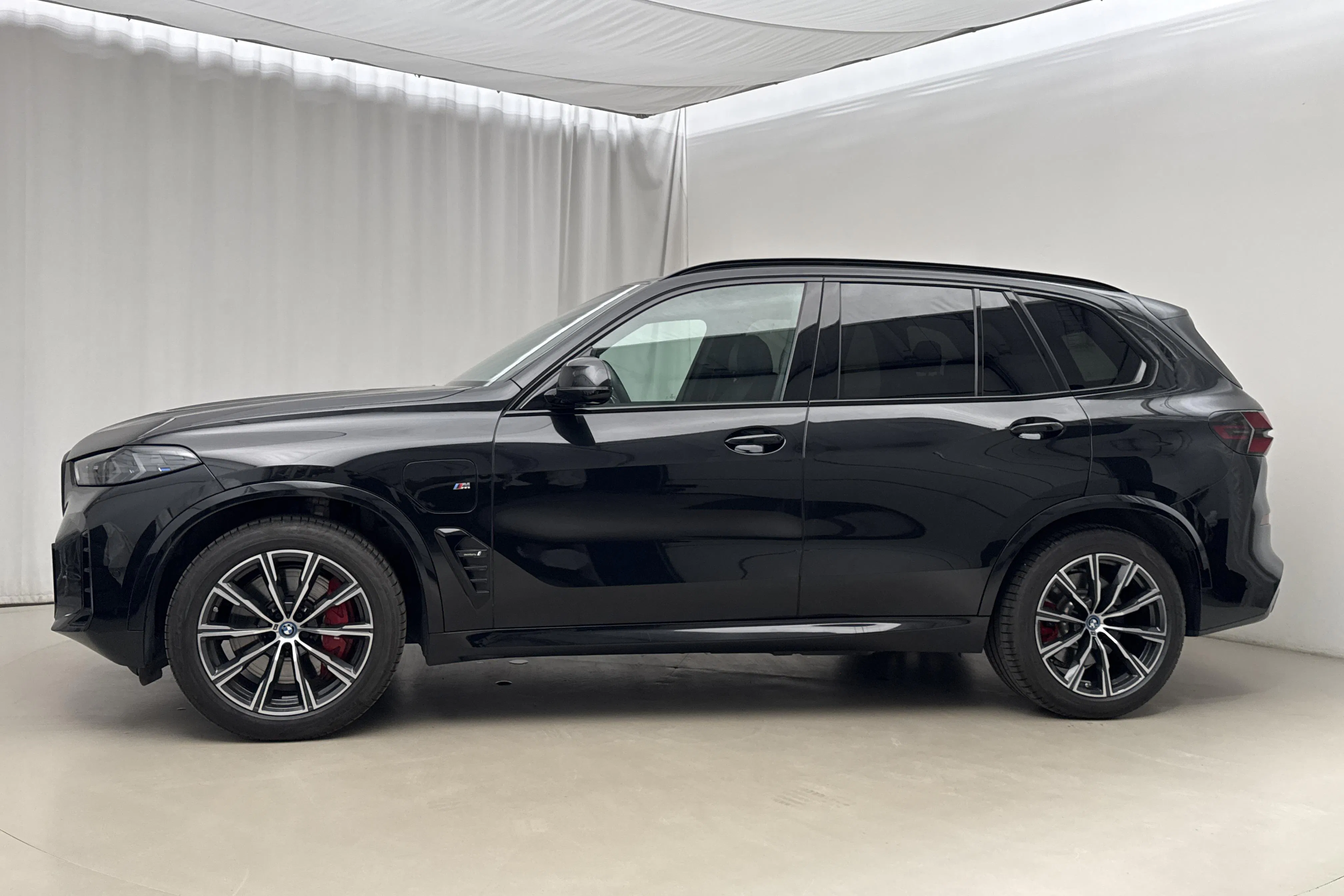 Presentationsfoto 2 av 25: BMW X5 xDrive50e LCI, G05 (489hk) - 2 315 mil - Automat - svart - 2024